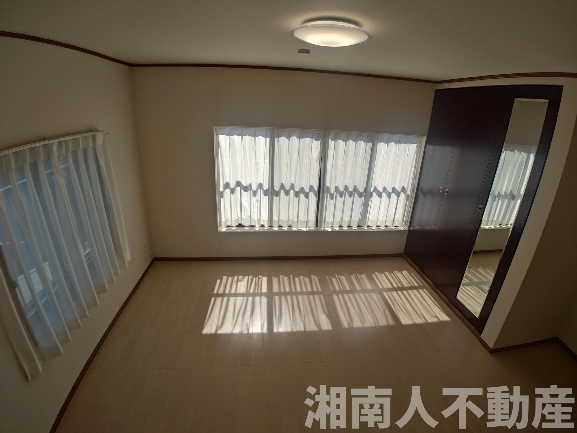 フルリノベーション！　平塚市徳延3丁目　中古戸建の洋室|落ち着いた色調の洋室です