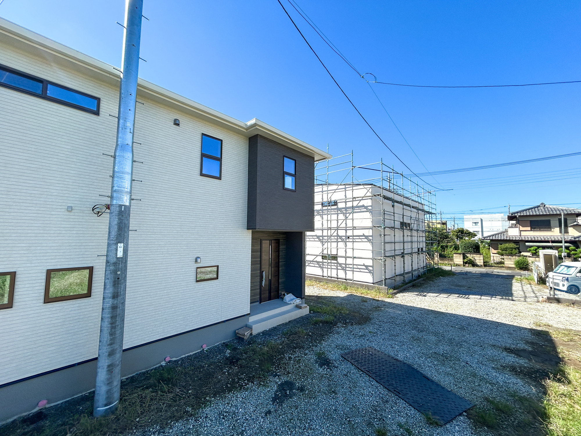 前橋市下小出町第5期　新築住宅全8棟の前面道路含む現地写真|閑静な住宅地で子育て家族にピッタリ。毎日のお散歩も快適な緑に恵まれたエリアで、自然に包まれた穏やかな暮らしを実現するための、ゆとりある住環境が整っています。

