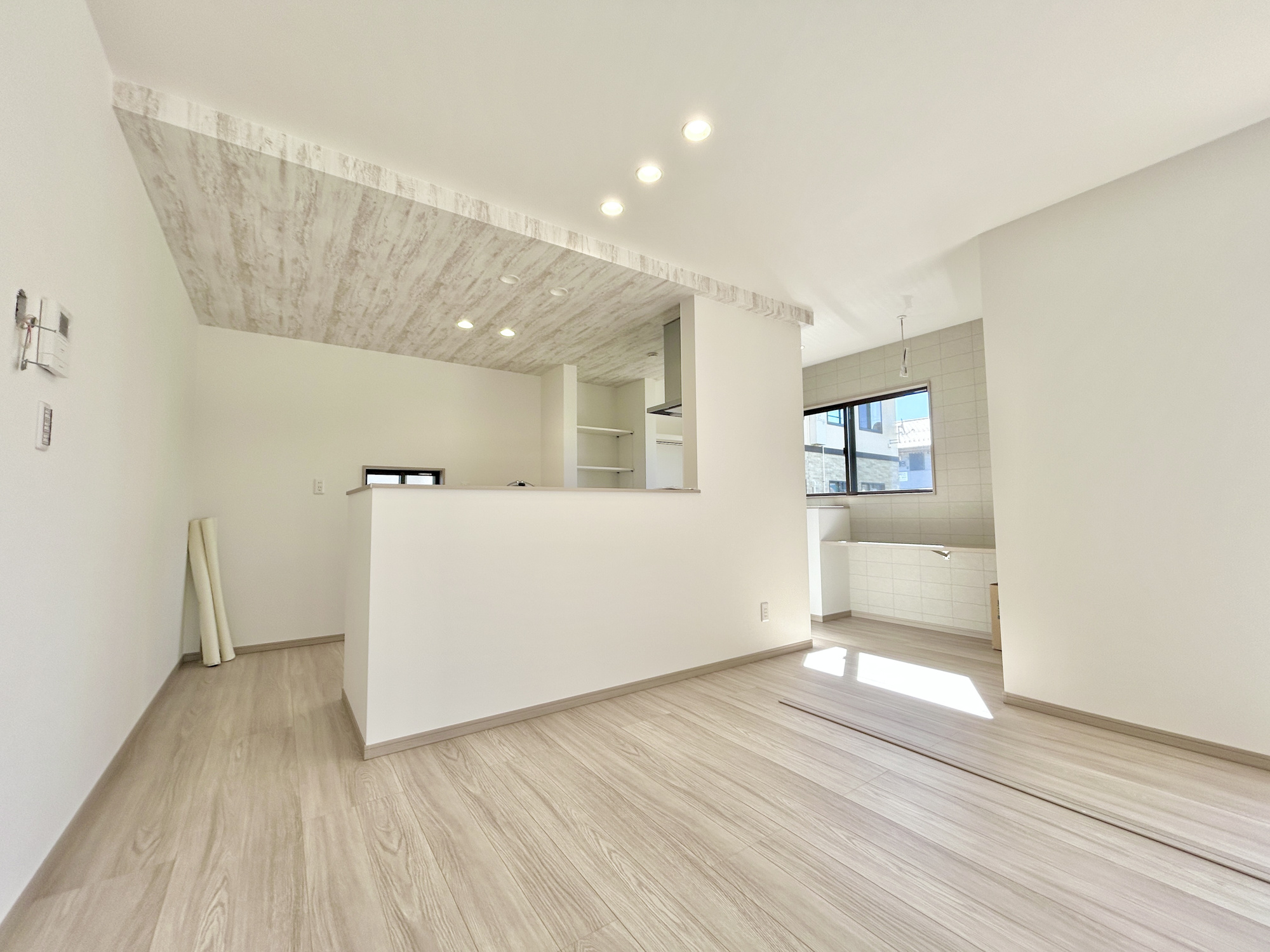 前橋市下小出町第5期　新築住宅全8棟の居間・リビング|ここにはみんなが集い、食事と楽しい会話が始まる。話に夢中になりすぎて、ついつい時を忘れてしまう。そんな束の間の幸せを感じさせてくれる場所。