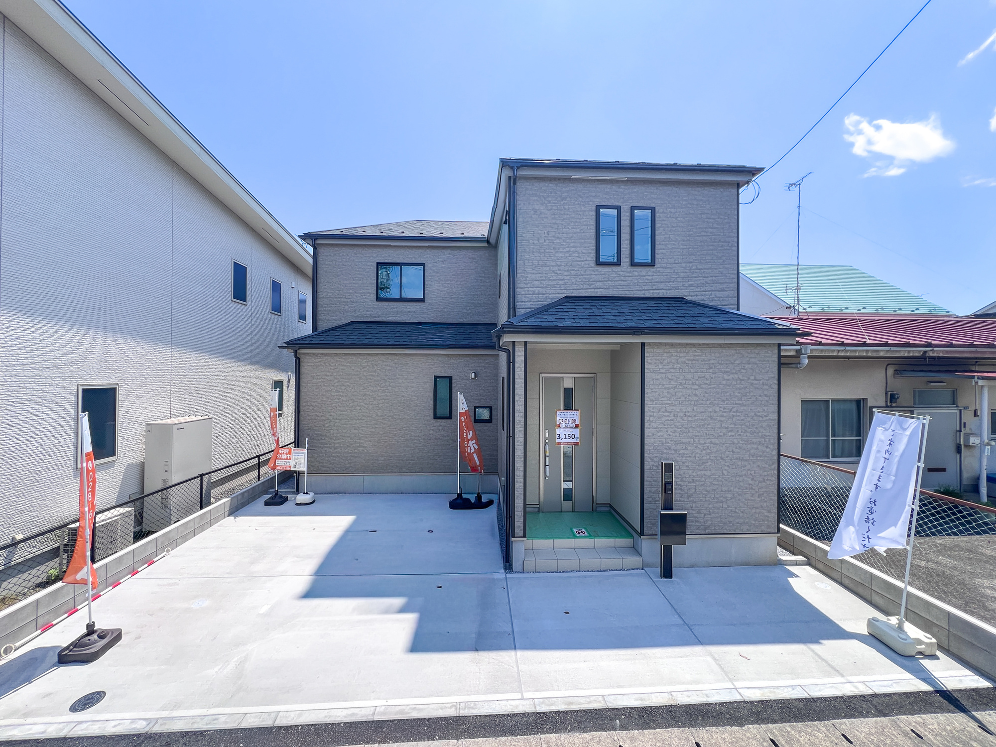 宇都宮市双葉２丁目の新築一戸建の駐車場|車庫土間施工、駐車2台可能です(^^♪