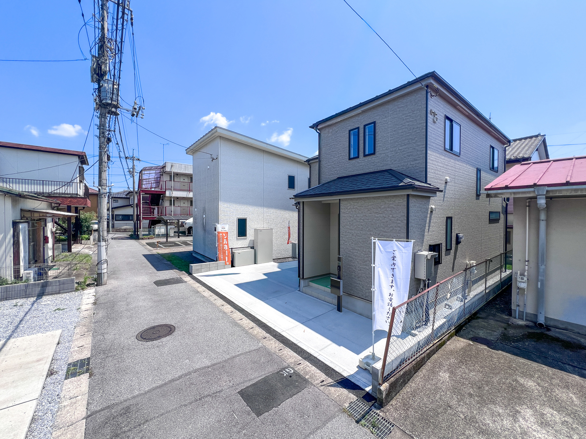 宇都宮市双葉２丁目の新築一戸建の前面道路含む現地写真|閑静な住宅地で子育て家族にピッタリ。毎日のお散歩も快適な緑に恵まれたエリアで、自然に包まれた穏やかな暮らしを実現するための、ゆとりある住環境が整っています。

