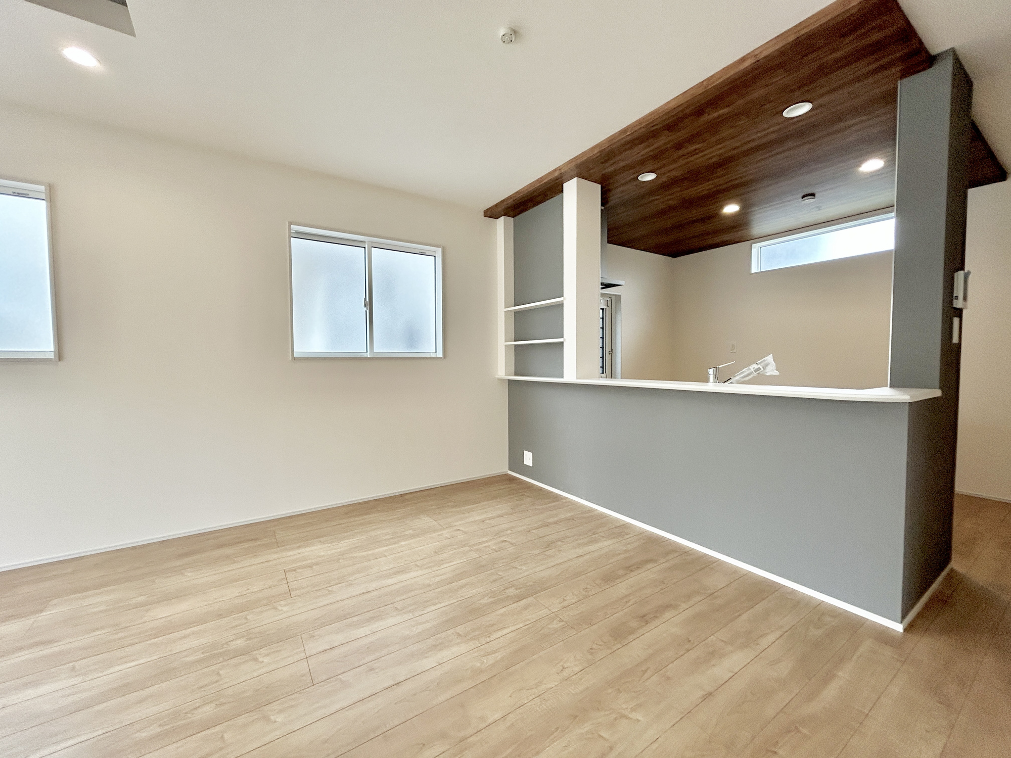 高崎市吉井町長根3期　新築住宅全1棟の居間・リビング|ここにはみんなが集い、食事と楽しい会話が始まる。話に夢中になりすぎて、ついつい時を忘れてしまう。そんな束の間の幸せを感じさせてくれる場所。