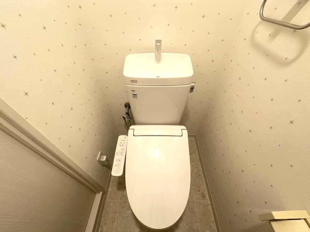 杉谷パークマンションのトイレ|温水洗浄便座付きの新しいトイレです。