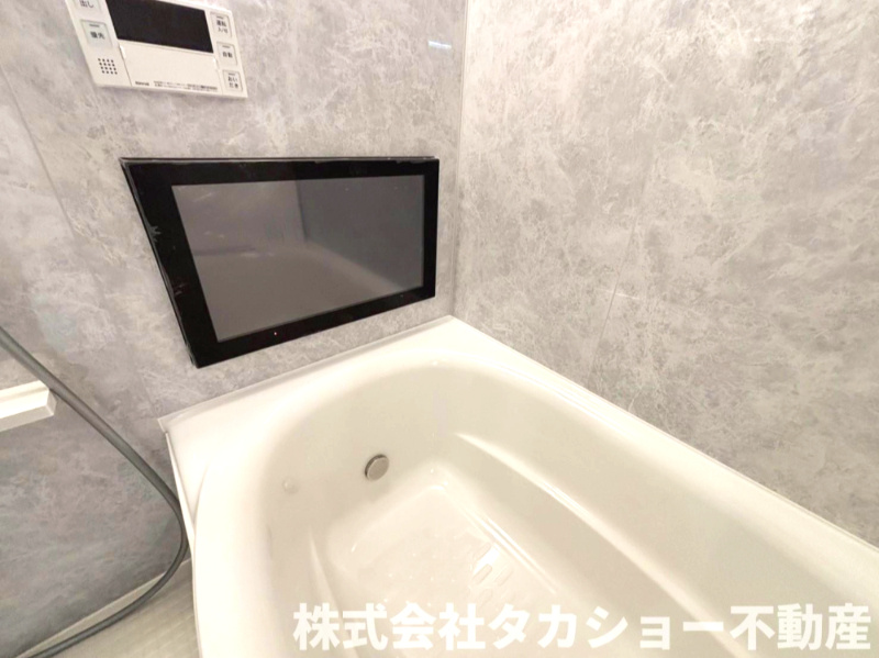 エースハイムちばの浴室|大画面テレビを備えた贅沢なバスルーム。寛ぎのバスタイムを、心ゆくまでお楽しみいただけます。