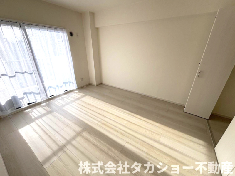 エースハイムちばの寝室|広くて明るい寝室