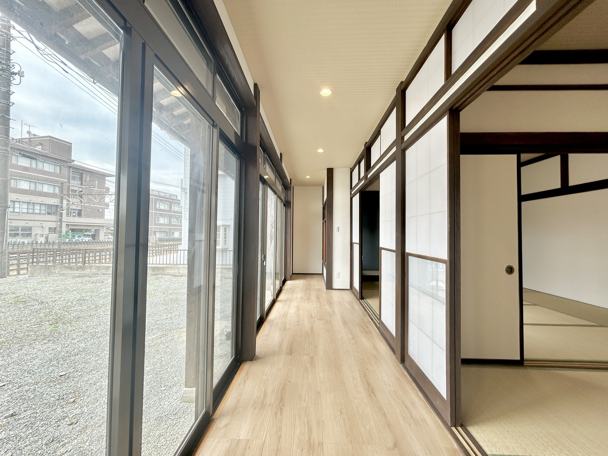 伊勢崎市境百々東　中古住宅のその他|日当たりの良い開放的な空間になり、くつろぎや読書などにも活用できます♪