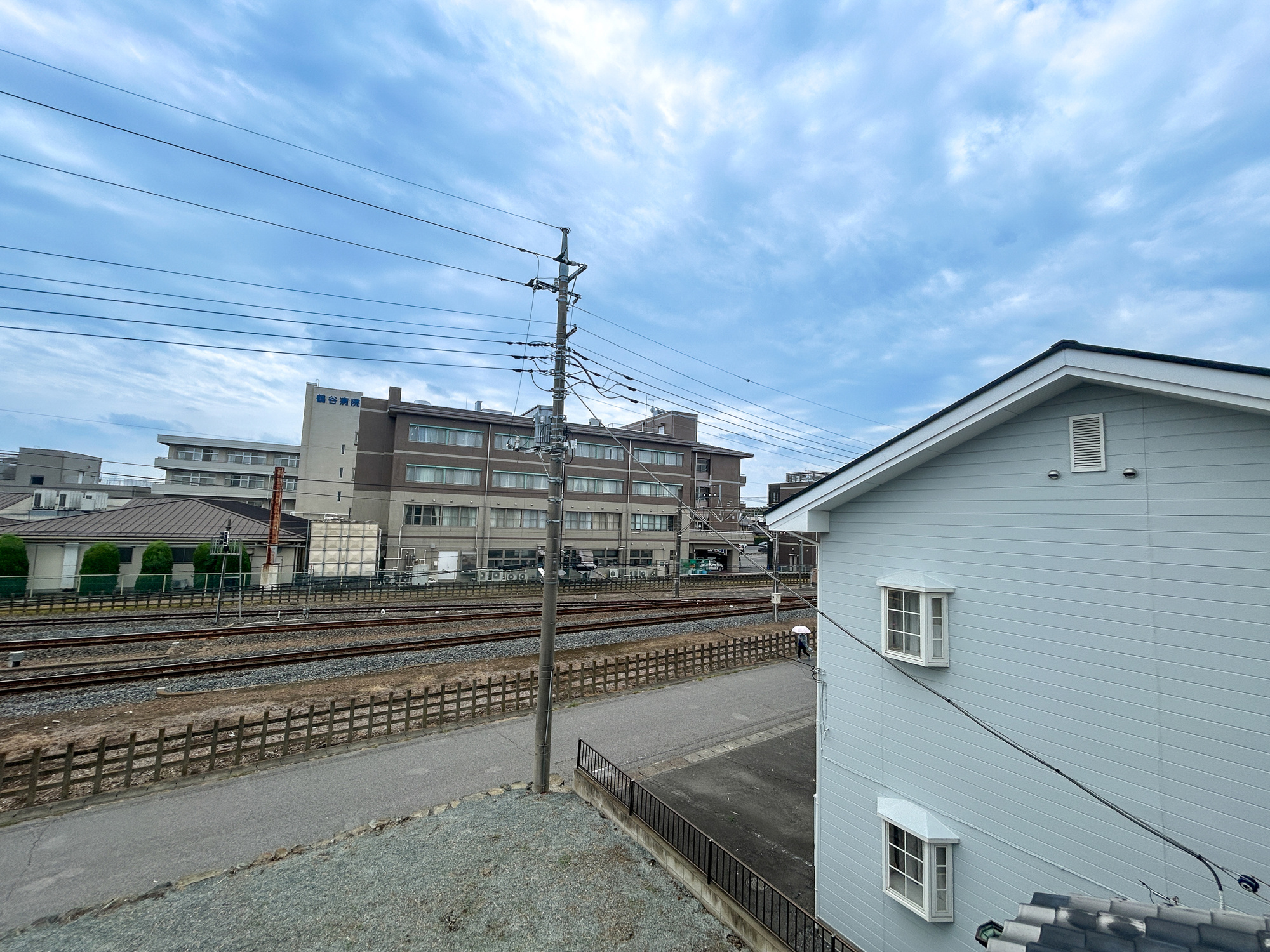 伊勢崎市境百々東　中古住宅の展望|閑静な住宅地で子育て家族にピッタリ。毎日のお散歩も快適な緑に恵まれたエリアで、自然に包まれた穏やかな暮らしを実現するための、ゆとりある住環境が整っています。緑の潤いを感じながらホッと生活できそう。