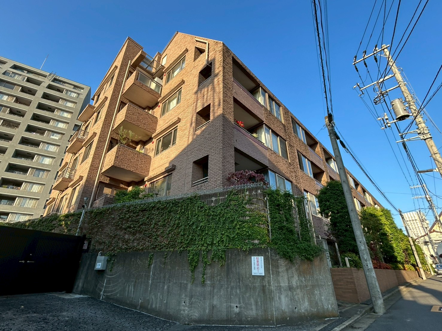 クレッセント新宿柏木の外観