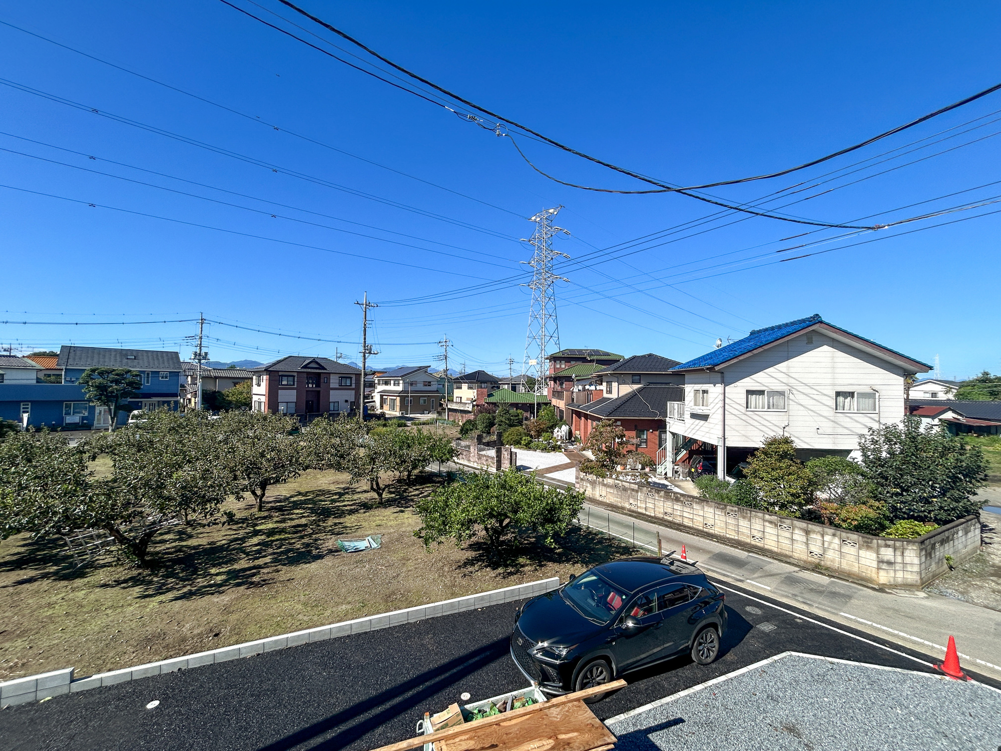 高崎市新町第12　新築住宅全3棟の展望|低層の一戸建てを中心とした街並みが整然と続き、周辺は高い建物が建っていないので、採光や開放性に恵まれ、空が広く緑の多い閑静な趣を感じる環境です。