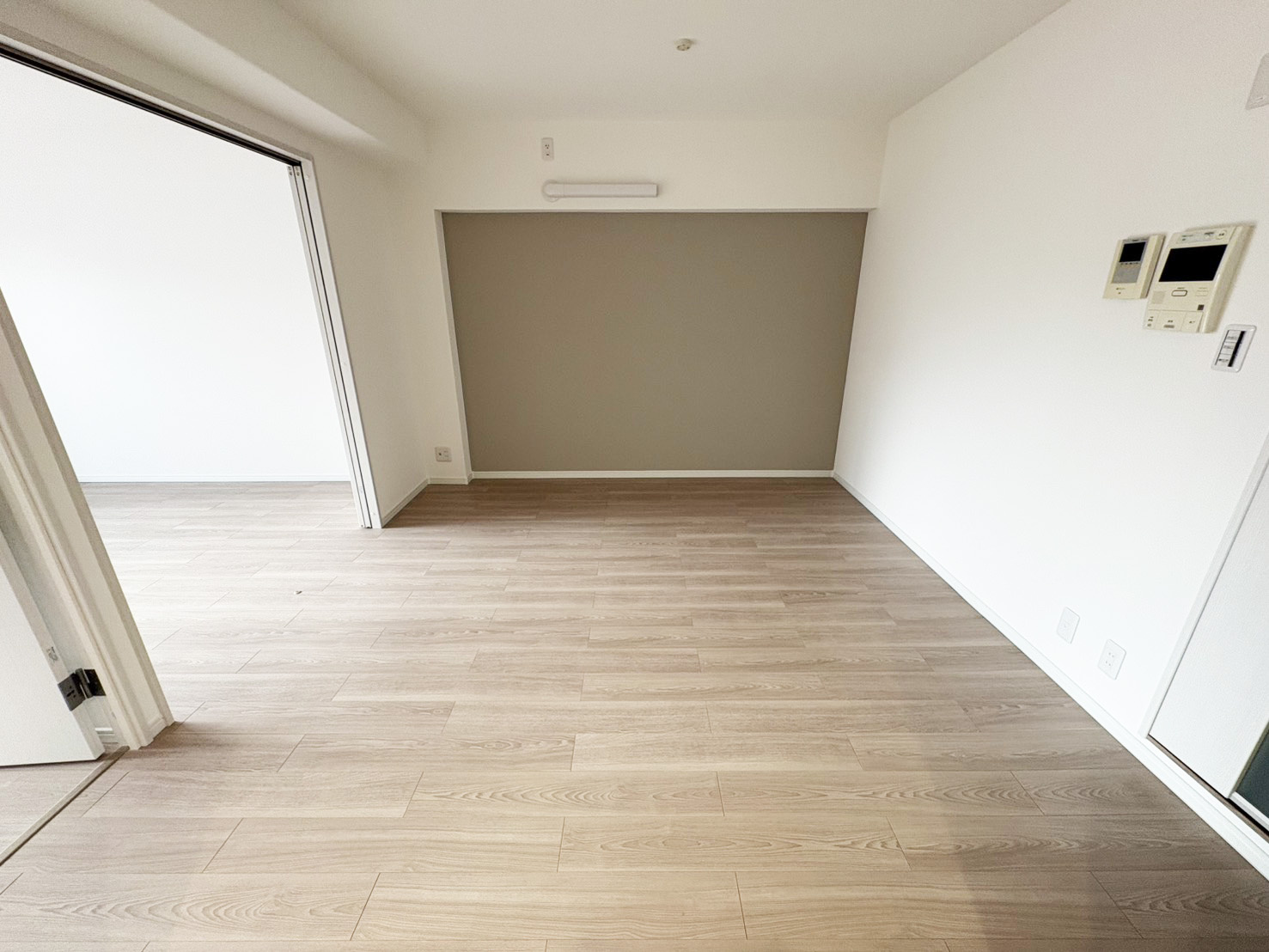 ライオンズマンション高槻の居間・リビング|家具のレイアウトを楽しめるお部屋です。