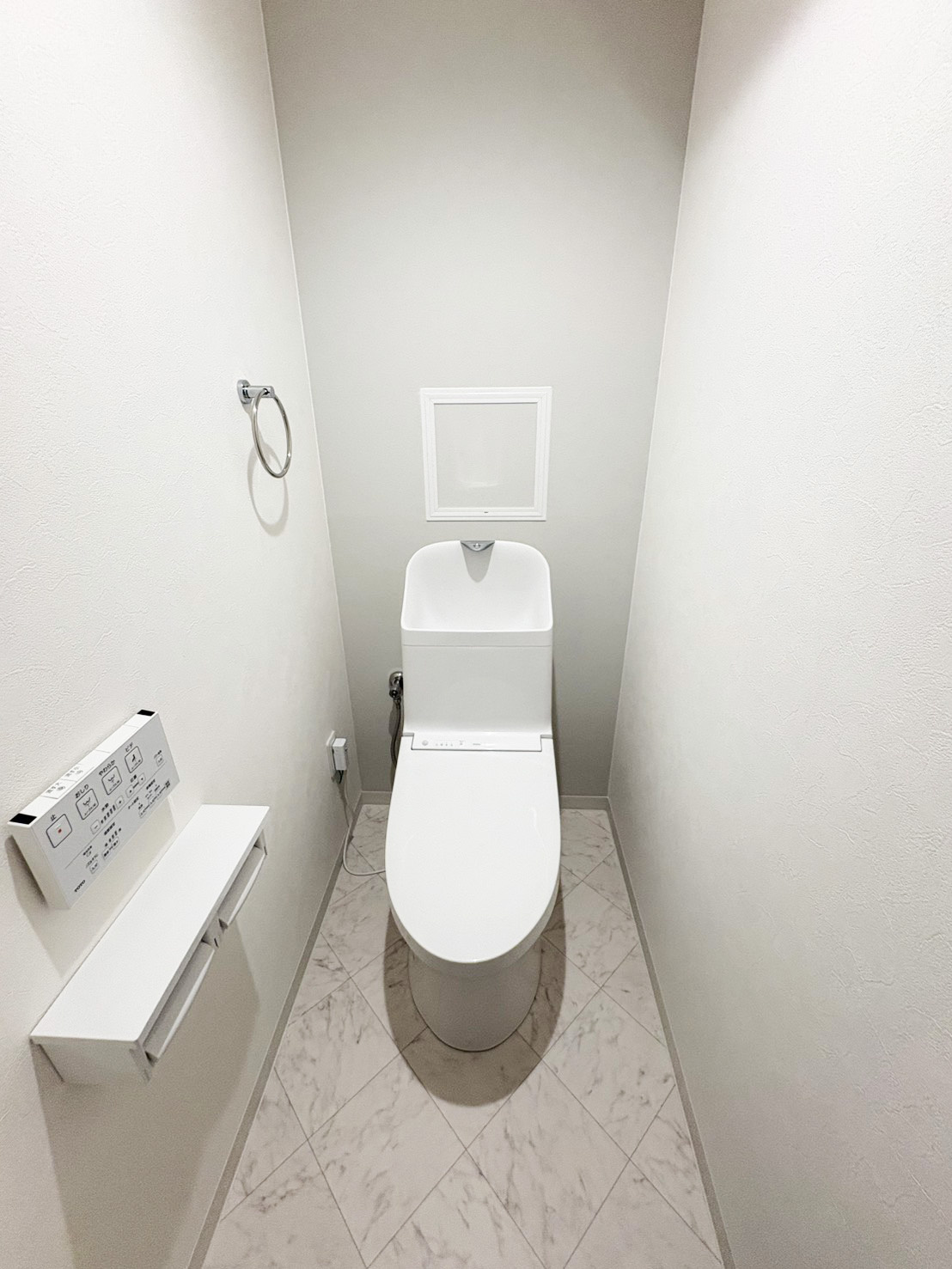 ライオンズマンション高槻のトイレ|温水洗浄便座付きトイレです。