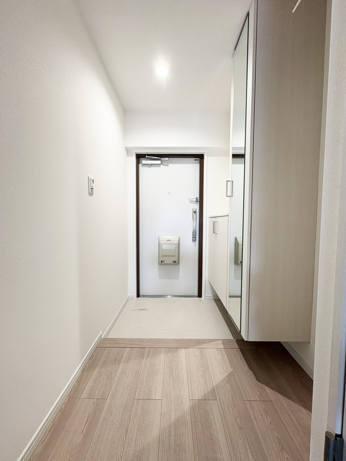 ライオンズマンション高槻の玄関|落ち着いた玄関です。