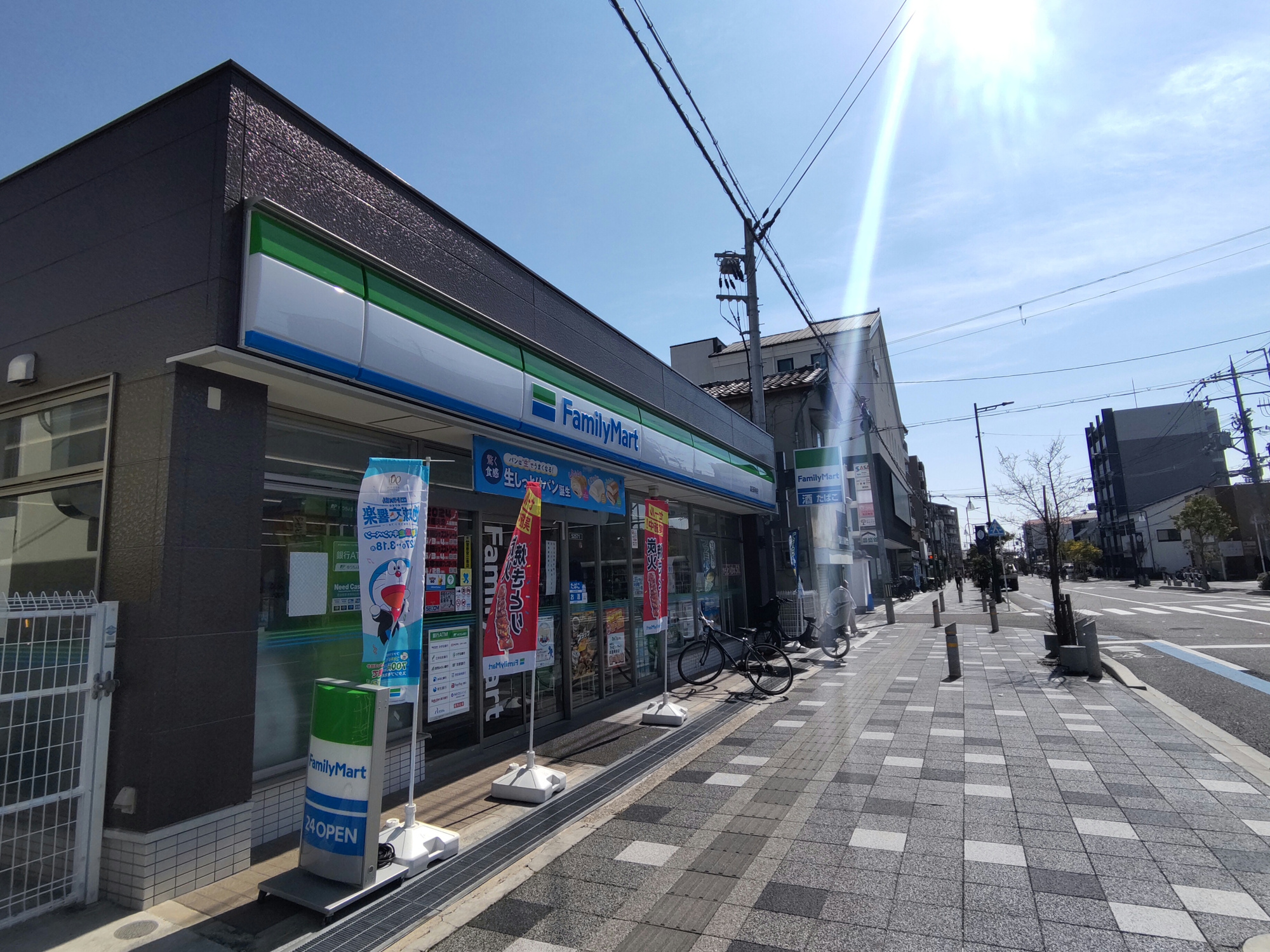 ライオンズマンション高槻の周辺|ファミリーマート 富田駅南店（徒歩約5分）