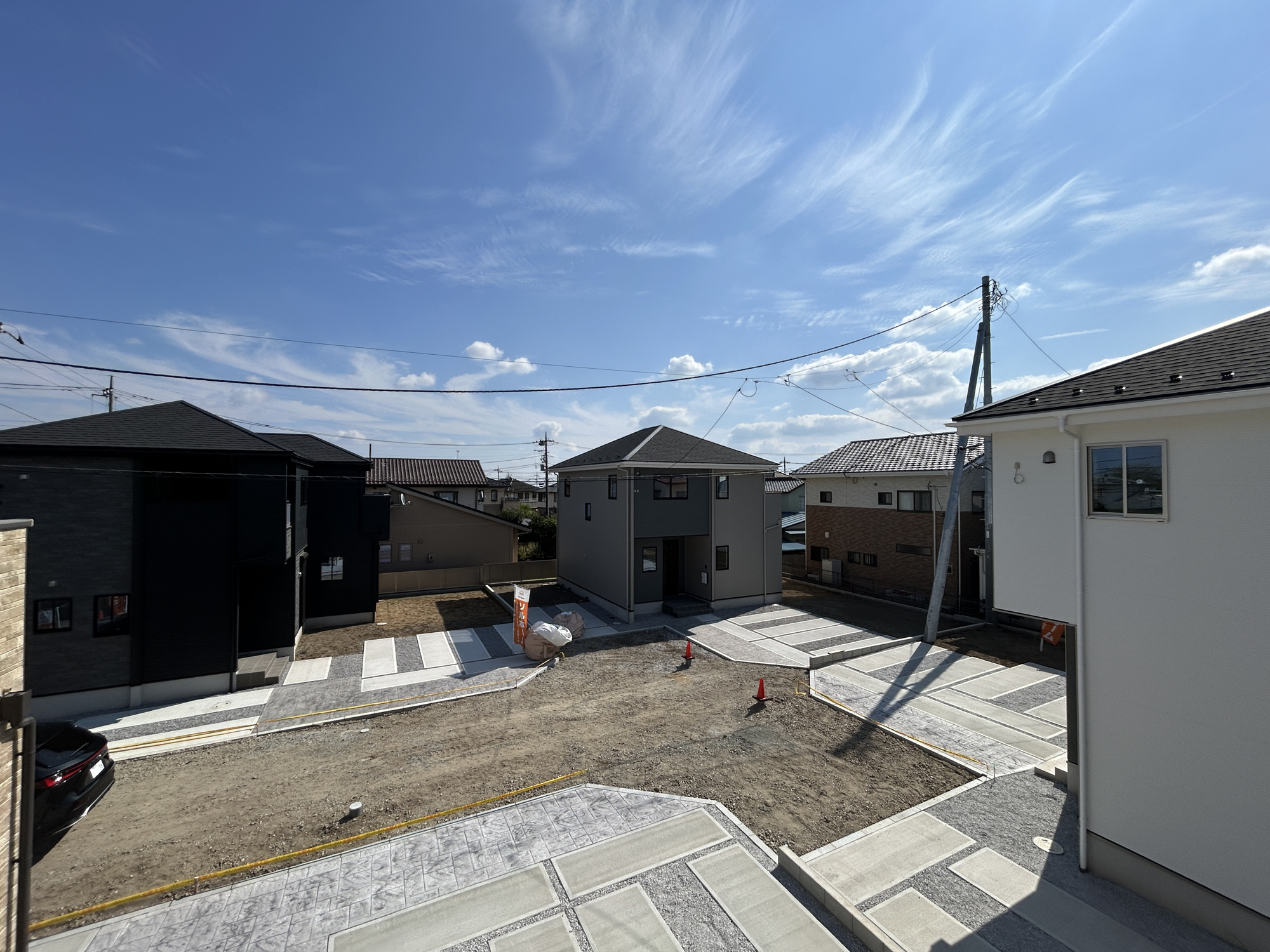 高崎市棟高町1期　新築住宅全4棟の展望|前面道路は閑静な住宅地をはしる車通りの少ない道路。お車の出し入れが苦手なママや小さなお子様にも安心ですね。しっかり舗装もされているので、ベビーカーや自転車で通っても快適に通行できます。
