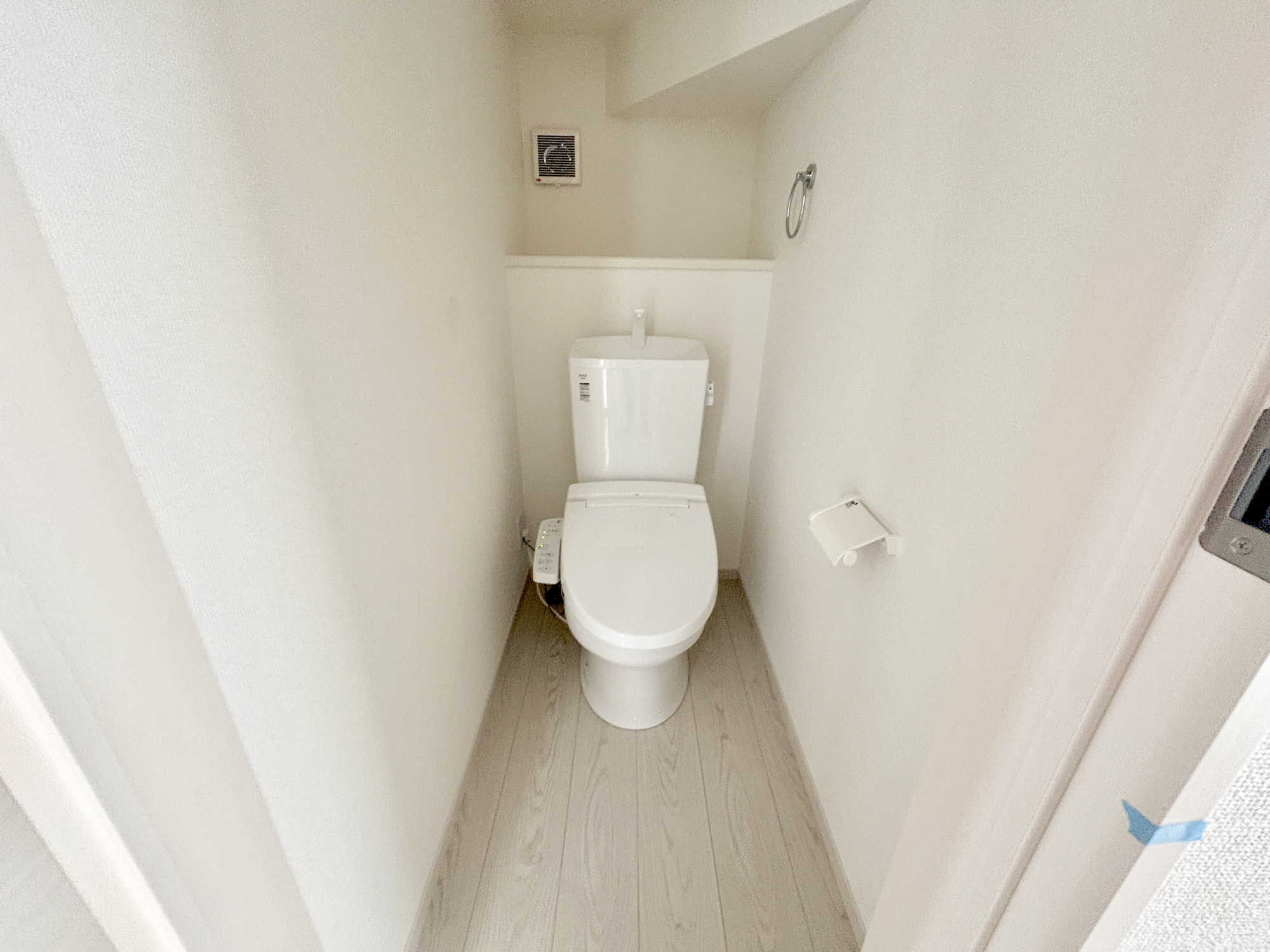 高崎市棟高町1期　新築住宅全4棟のトイレ|節水型でエコなトイレには、今では当たり前の洗浄付き。便座を温める機能もついていて、居心地良くてトイレから出られなくなるかも！