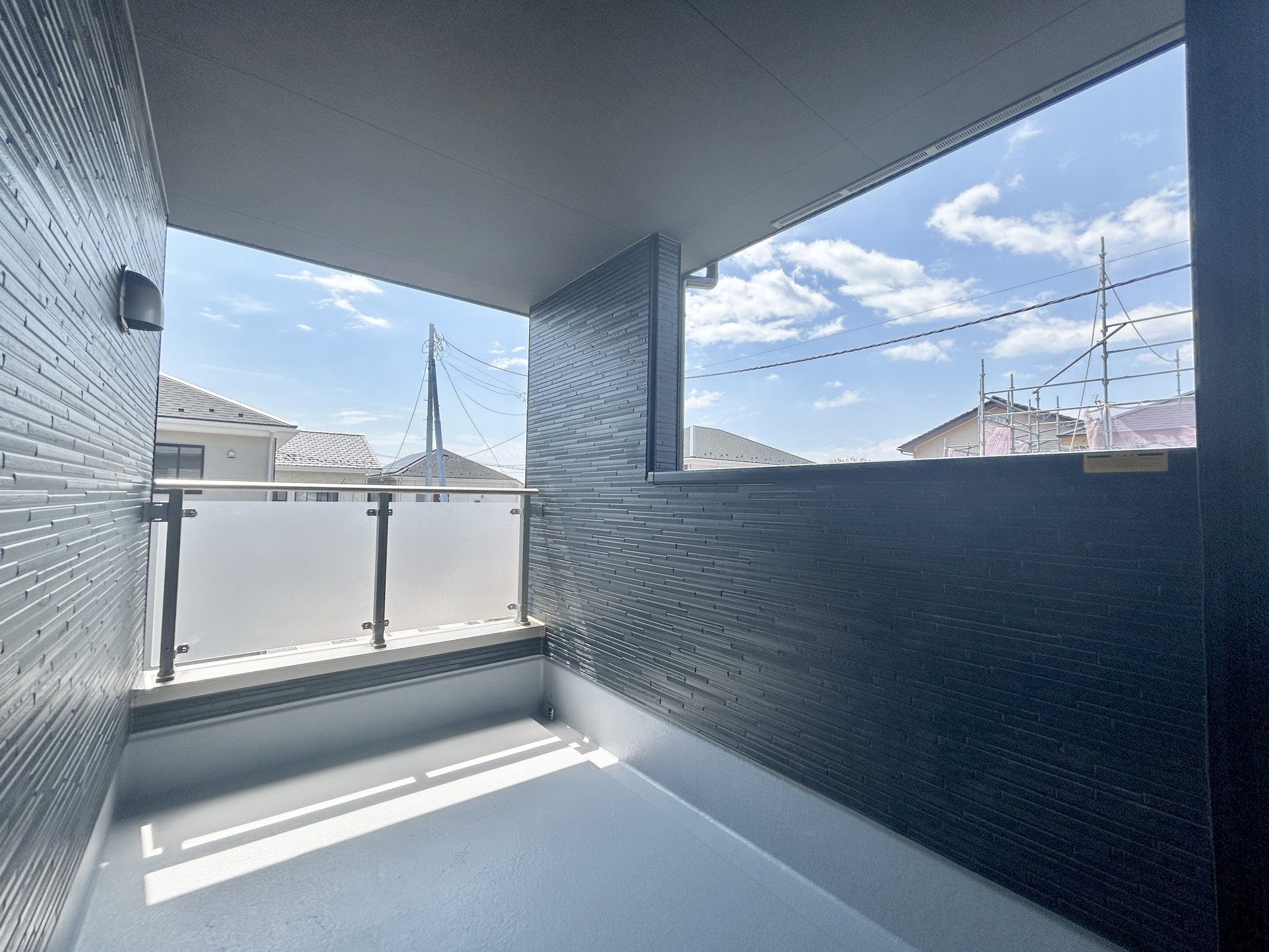 高崎市棟高町1期　新築住宅全4棟のバルコニー|インナーバルコニーなので急な雨でも安心♪広々としたバルコニーで日々の洗濯物はもちろん、布団などの大物もたくさん干していただけます♪