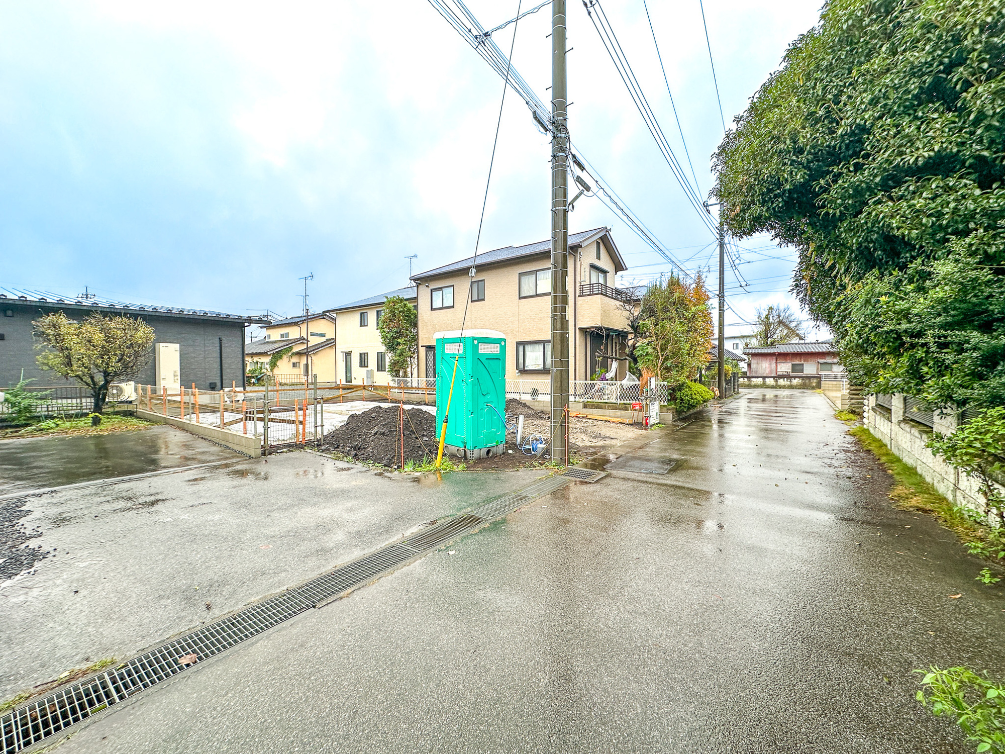 宇都宮市宝木町第１０　新築住宅全１棟の前面道路含む現地写真|閑静な住宅地で子育て家族にピッタリ。毎日のお散歩も快適な緑に恵まれたエリアで、自然に包まれた穏やかな暮らしを実現するための、ゆとりある住環境が整っています。

