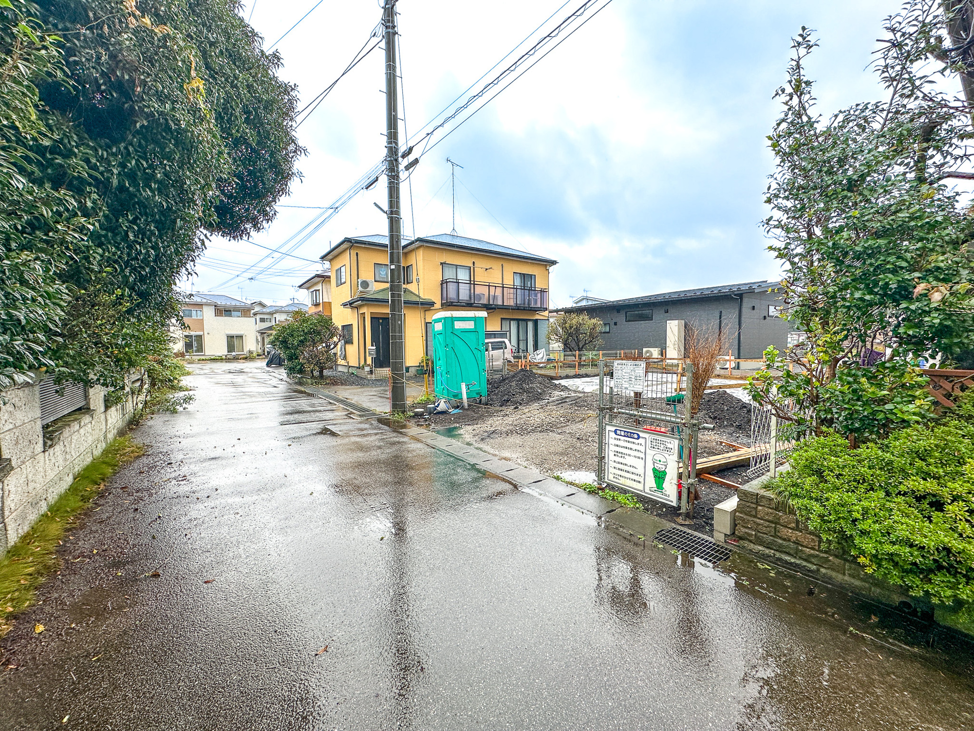 宇都宮市宝木町第１０　新築住宅全１棟の前面道路含む現地写真|低層の一戸建てを中心とした街並みが整然と続き、周辺は高い建物が建っていないので、採光や開放性に恵まれ、空が広く緑の多い閑静な趣を感じる環境です。

