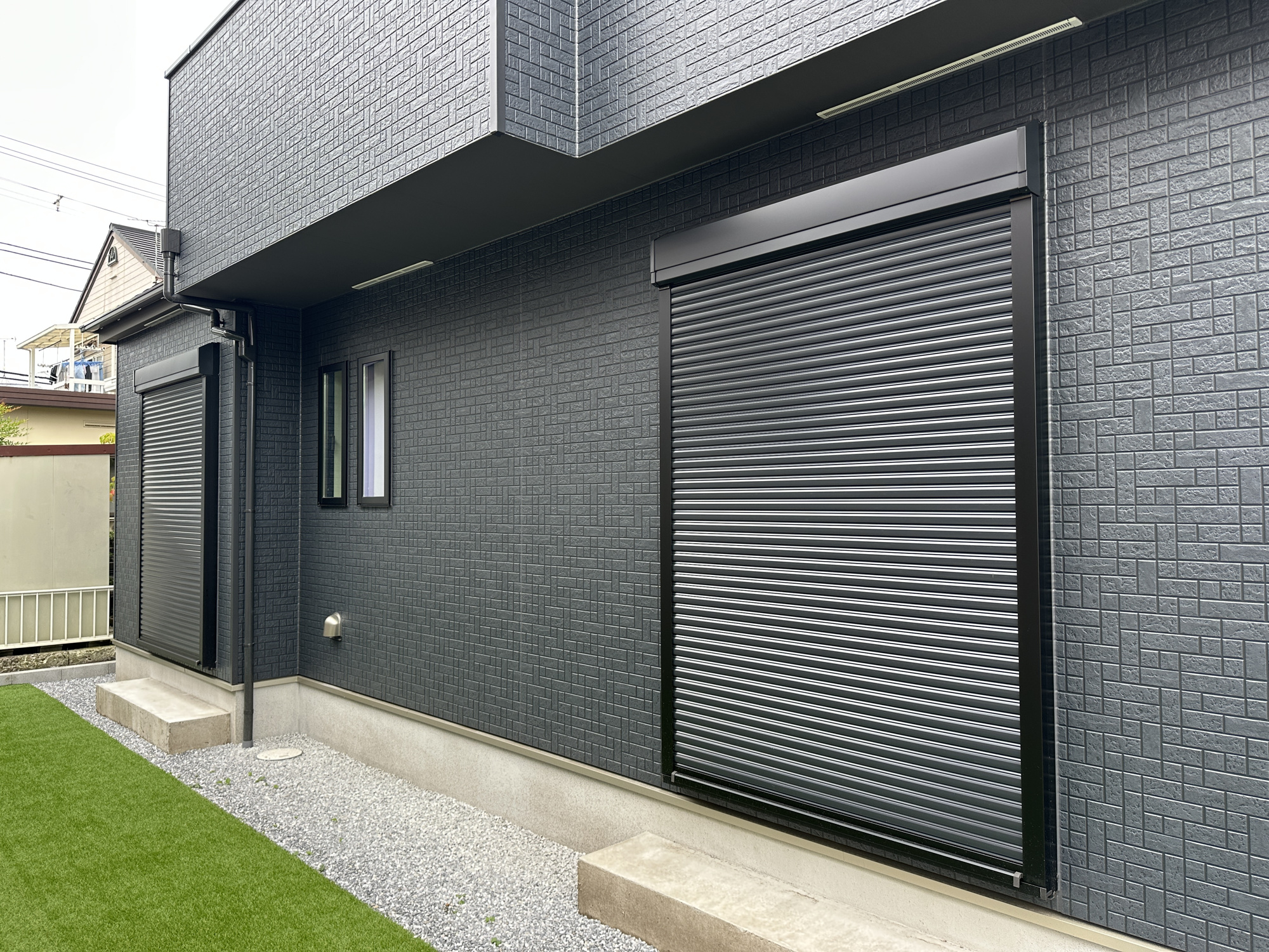 宇都宮市御幸ヶ原町126番　新築住宅全１棟の防犯設備|防風、防犯、防音、断熱と様々な効果を発揮するシャッター付きです♪