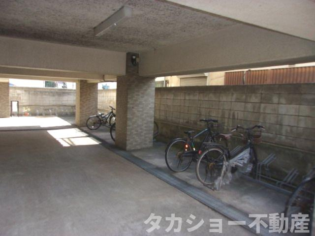 ライオンズマンション千葉中央の駐車場|駐車場があるので、車を買う予定の方も安心です