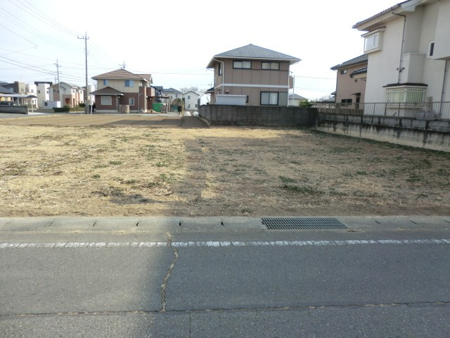 南側96坪の広さの土地です。