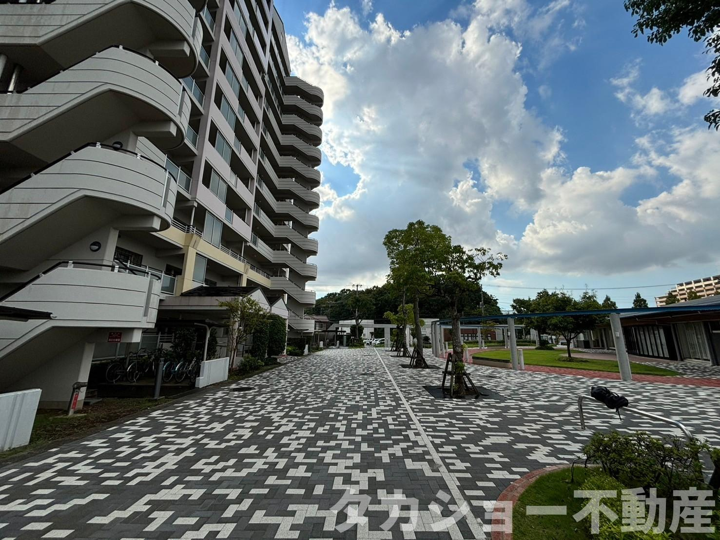 プラザ学園前　1号棟の外観|おしゃれな外観です