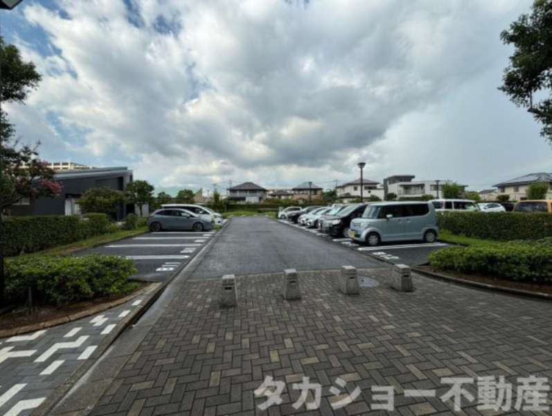 プラザ学園前　1号棟の駐車場