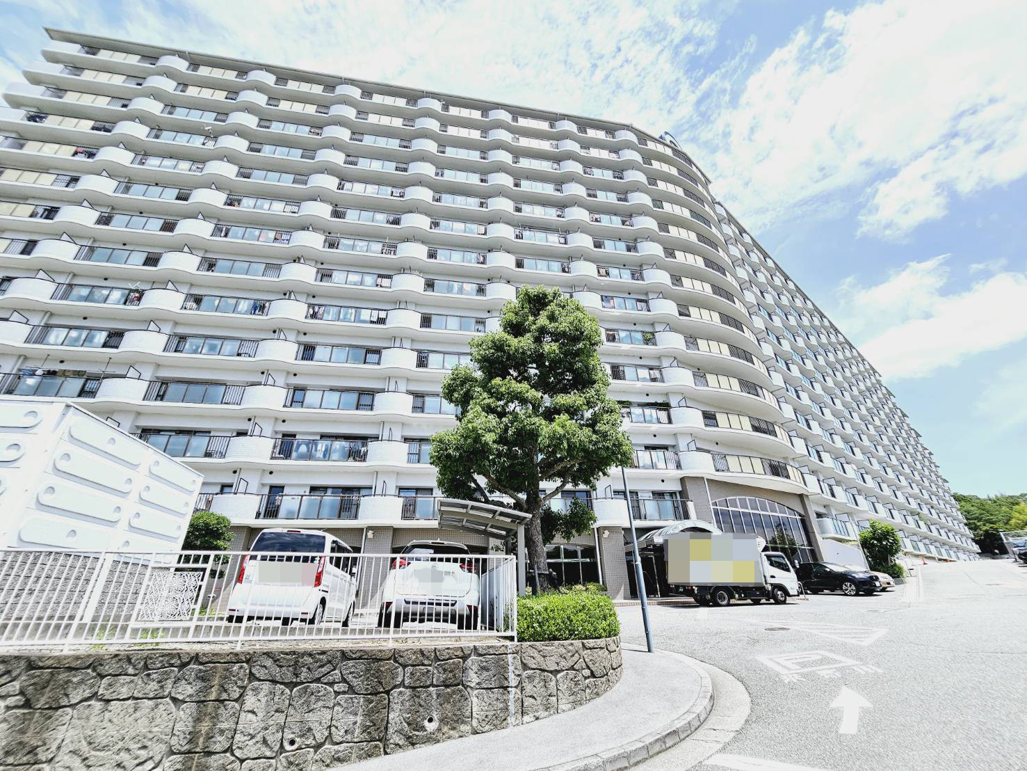 セントポリア神戸運動公園の外観|■陽光たっぷり、みどり豊かな須磨丘陵■総戸数251戸のビックコミュニティ