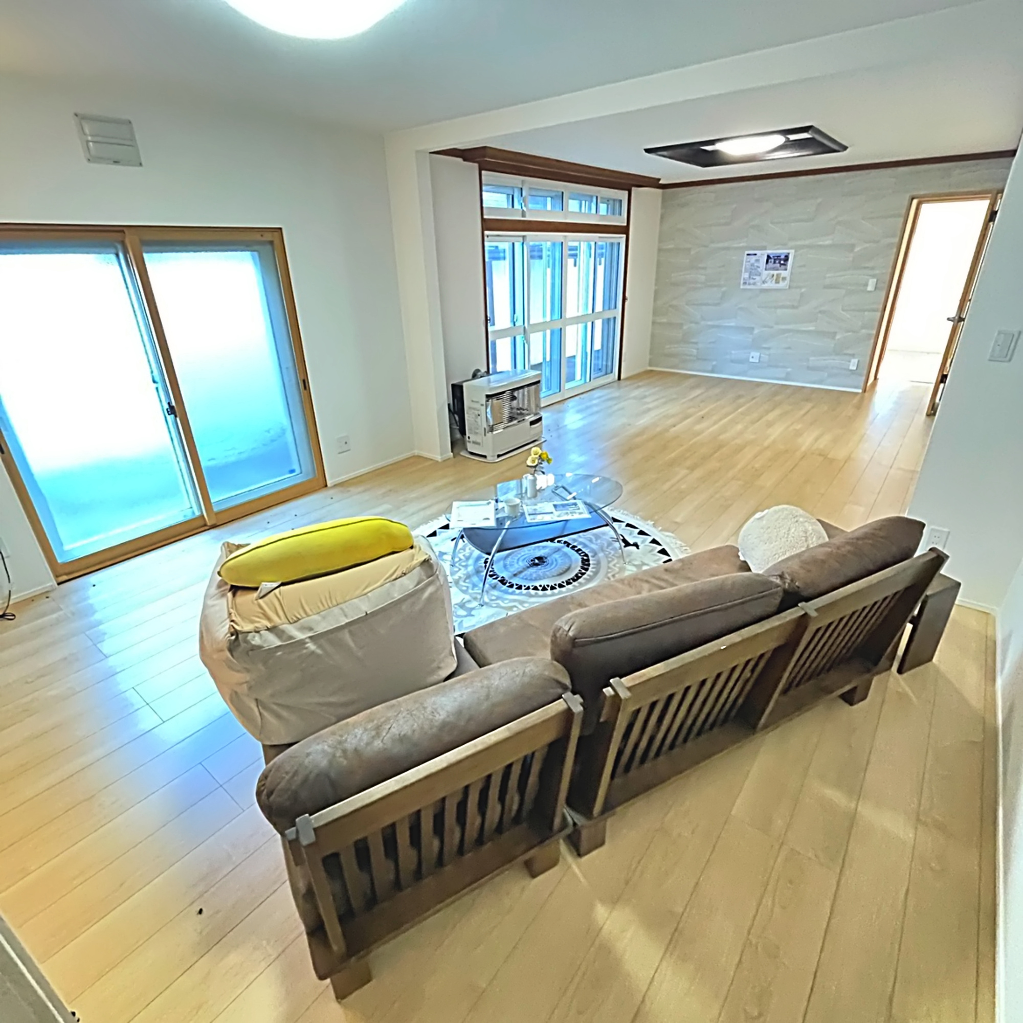 室蘭市八丁平4丁目39-21　リフォーム済中古住宅の居間・リビング