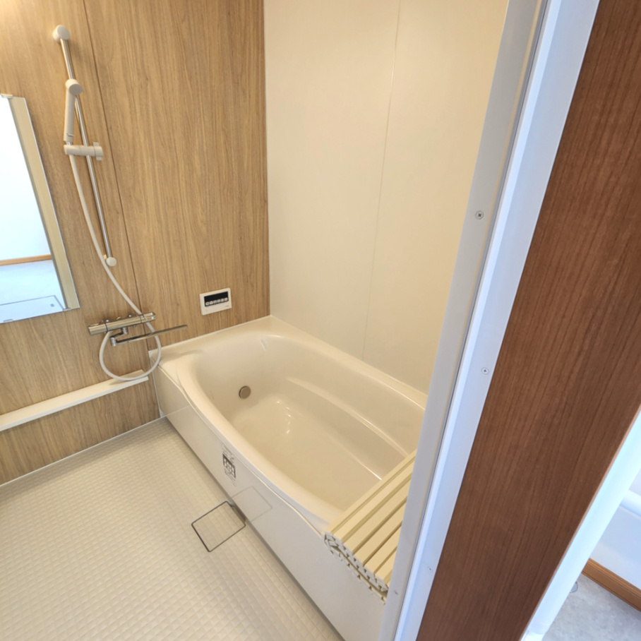 登別市新川町4丁目37-15　リフォーム済中古住宅の浴室