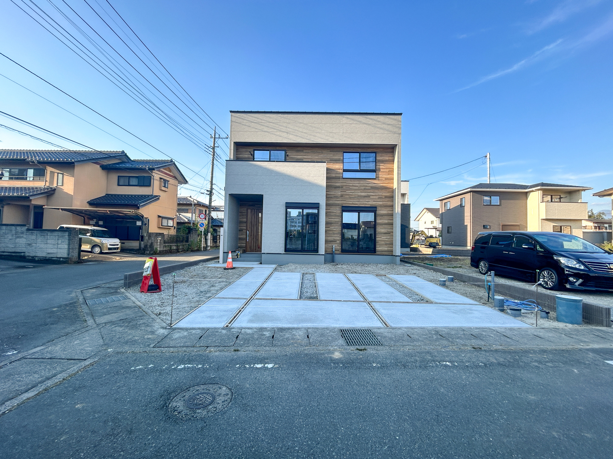 前橋市下小出町第5期　新築住宅全8棟の駐車場|駐車場施工中♪