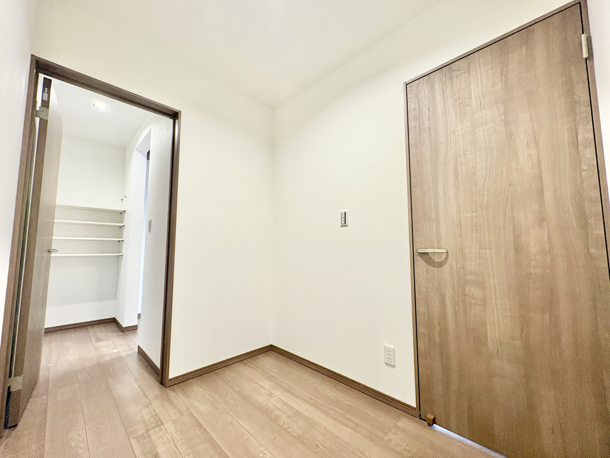 前橋市下小出町第5期　新築住宅全8棟のその他|リビング横には納戸があり、アウトドアグッズや荷物をたっぷり収納可能♪