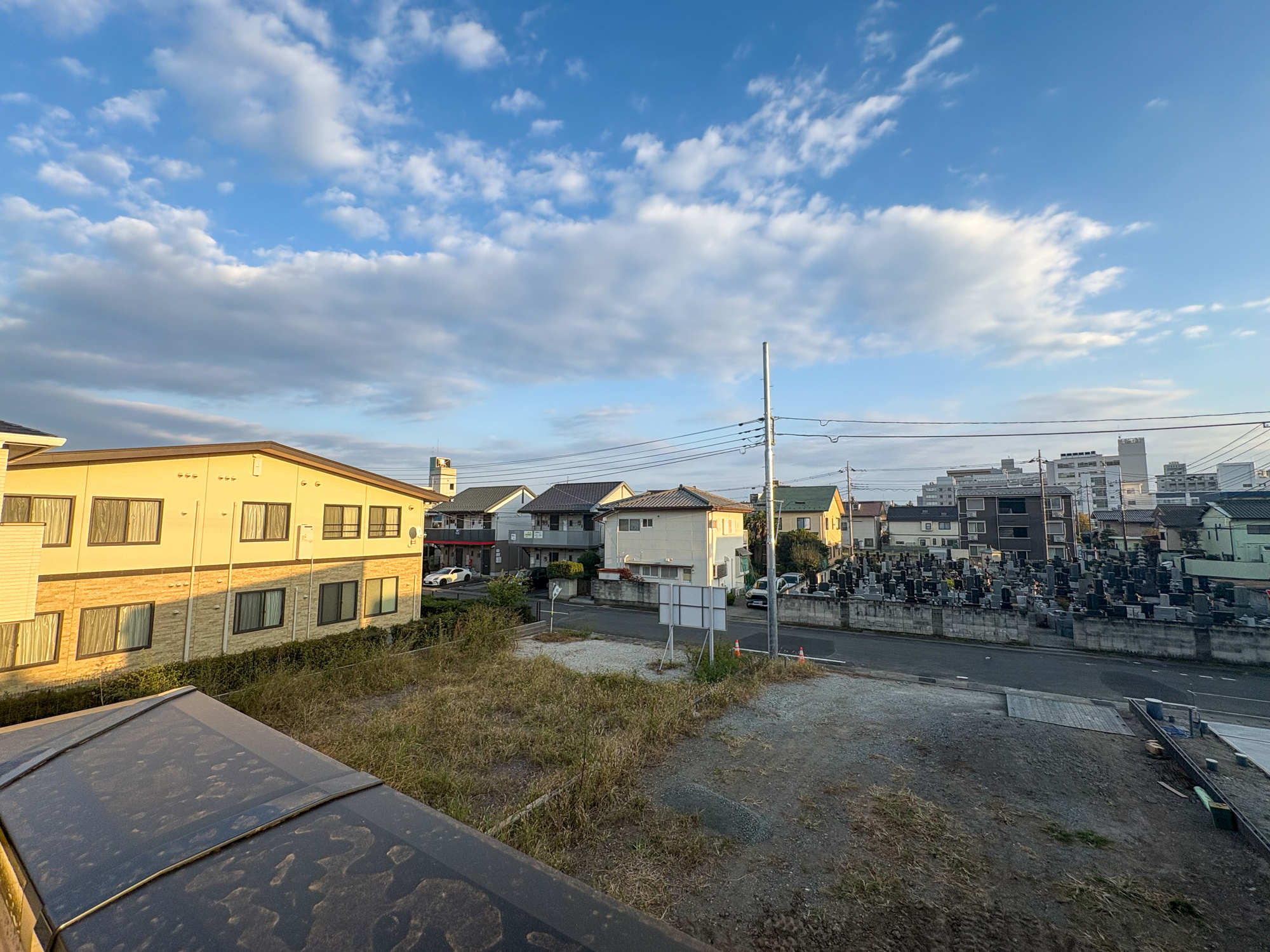 前橋市下小出町第5期　新築住宅全8棟の展望|低層の一戸建てを中心とした街並みが整然と続き、周辺は高い建物が建っていないので、採光や開放性に恵まれ、空が広く緑の多い閑静な趣を感じる環境です。