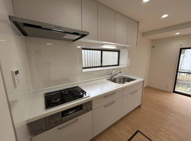 横浜市戸塚区戸塚町 中古戸建て【仲介手数料無料】のキッチン