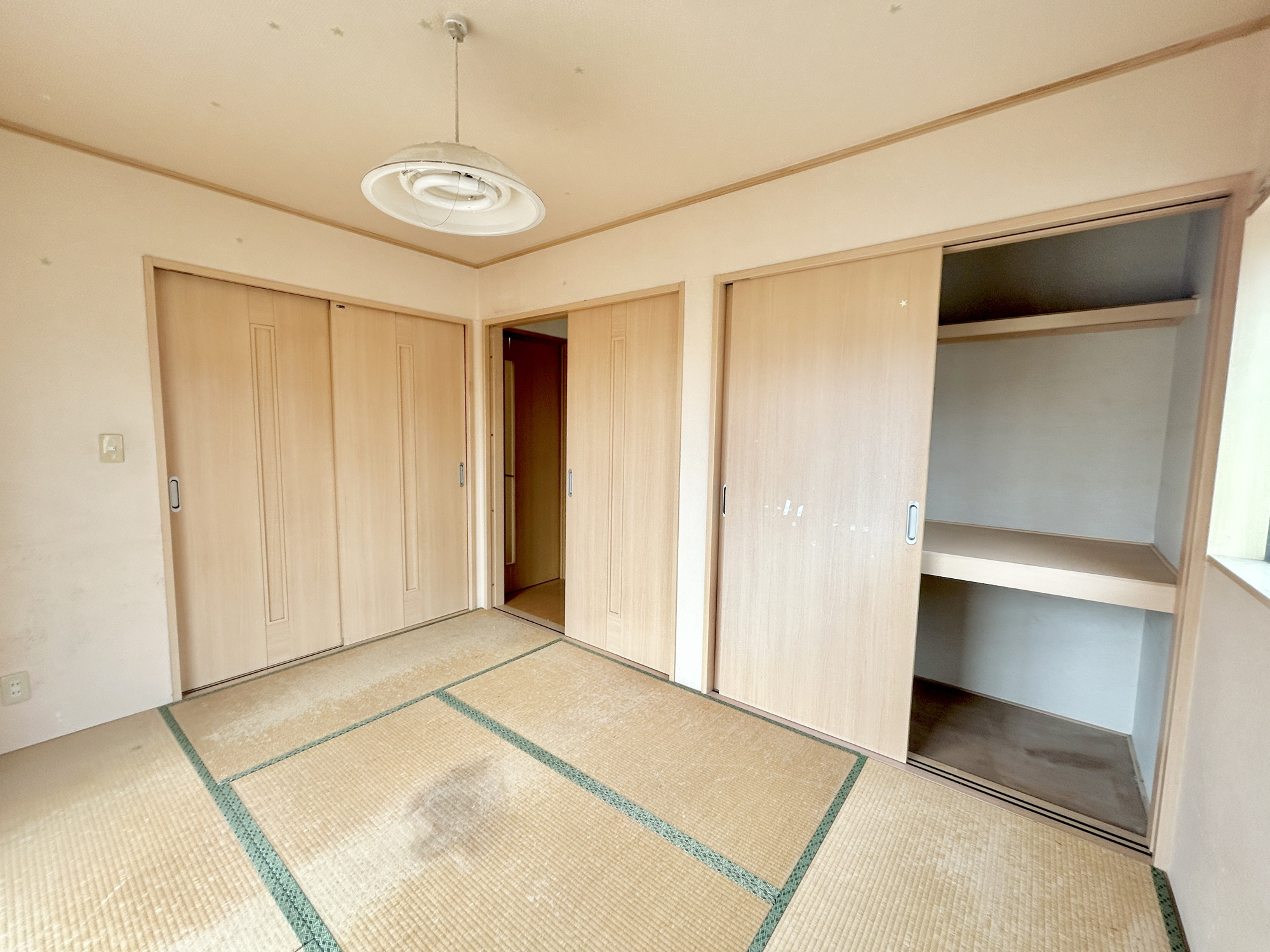 佐波郡玉村町五料1期　中古住宅の収納|押入があると、寝具や季節用品をたっぷり収納でき、お部屋をすっきり保てます♪