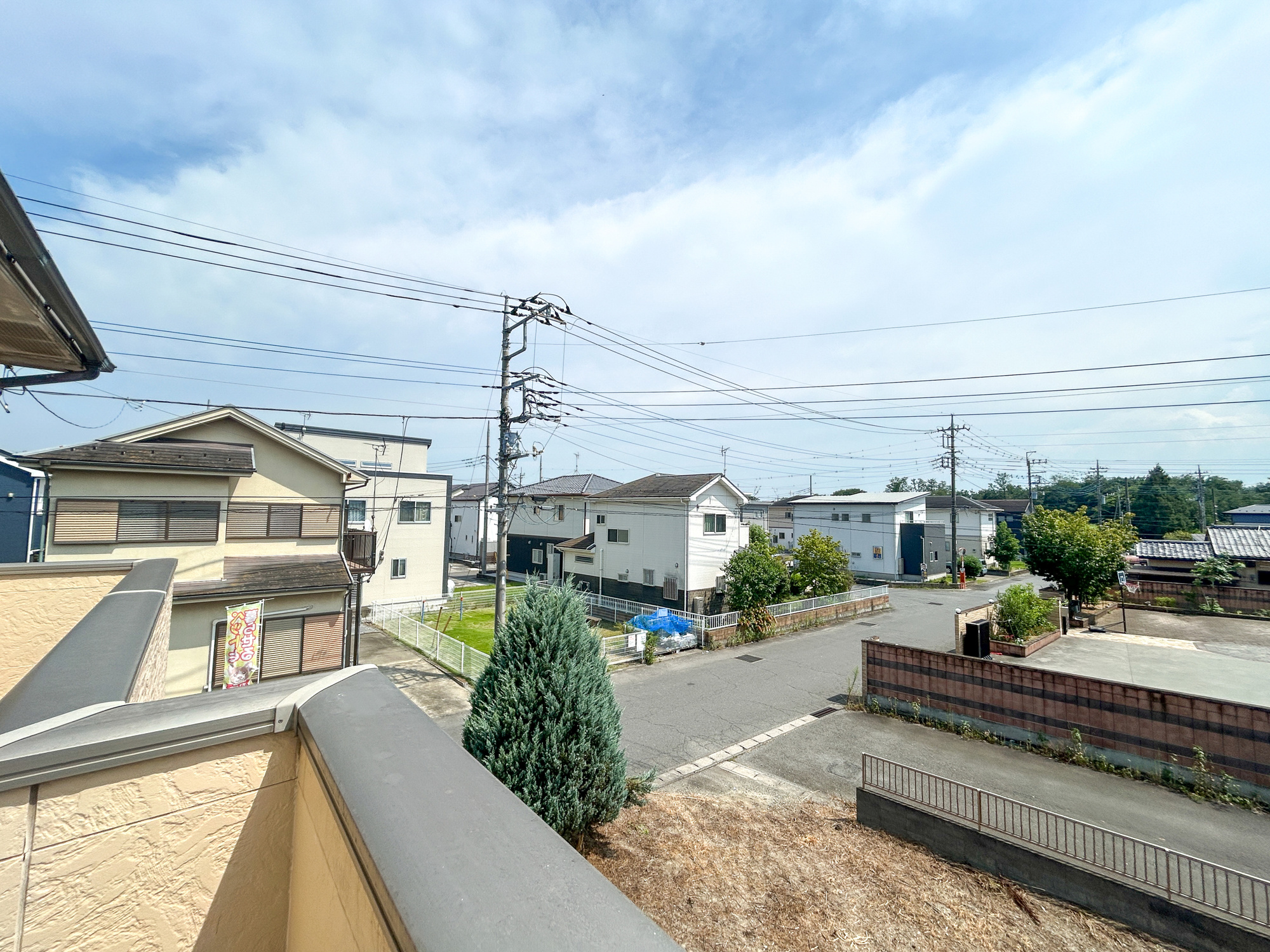 佐波郡玉村町五料1期　中古住宅の展望|低層の一戸建てを中心とした街並みが整然と続き、周辺は高い建物が建っていないので、採光や開放性に恵まれ、空が広く緑の多い閑静な趣を感じる環境です。