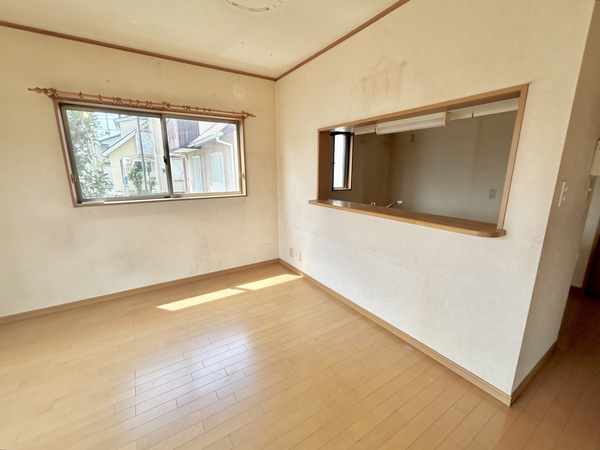 佐波郡玉村町五料1期　中古住宅の居間・リビング|ここにはみんなが集い、食事と楽しい会話が始まる。話に夢中になりすぎて、ついつい時を忘れてしまう。そんな束の間の幸せを感じさせてくれる場所。