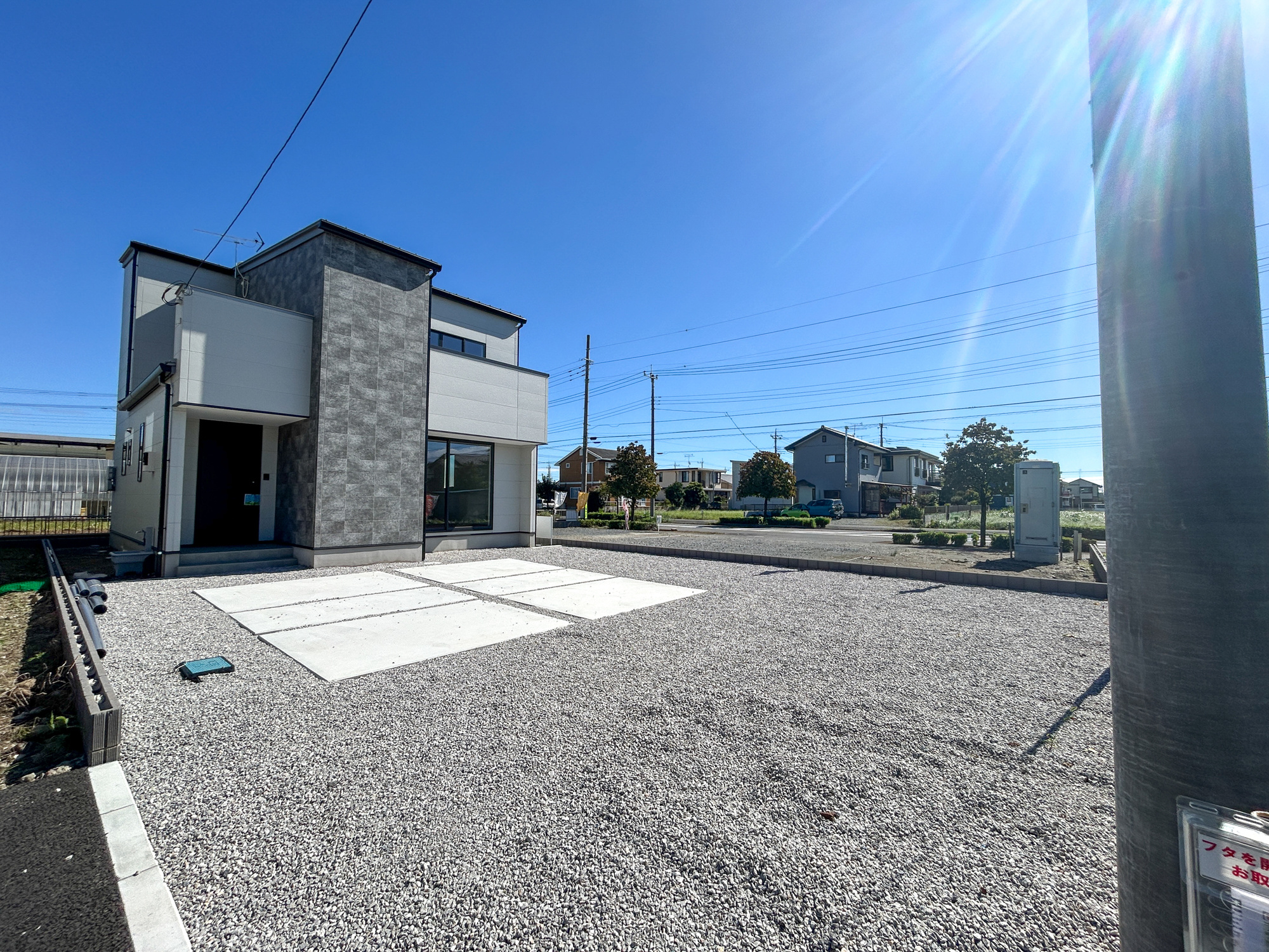 上里町七本木32期　新築住宅全3棟の駐車場|充分な駐車スペースはアレンジが出来る程のスペースがあります。お庭として利用も良しです♪