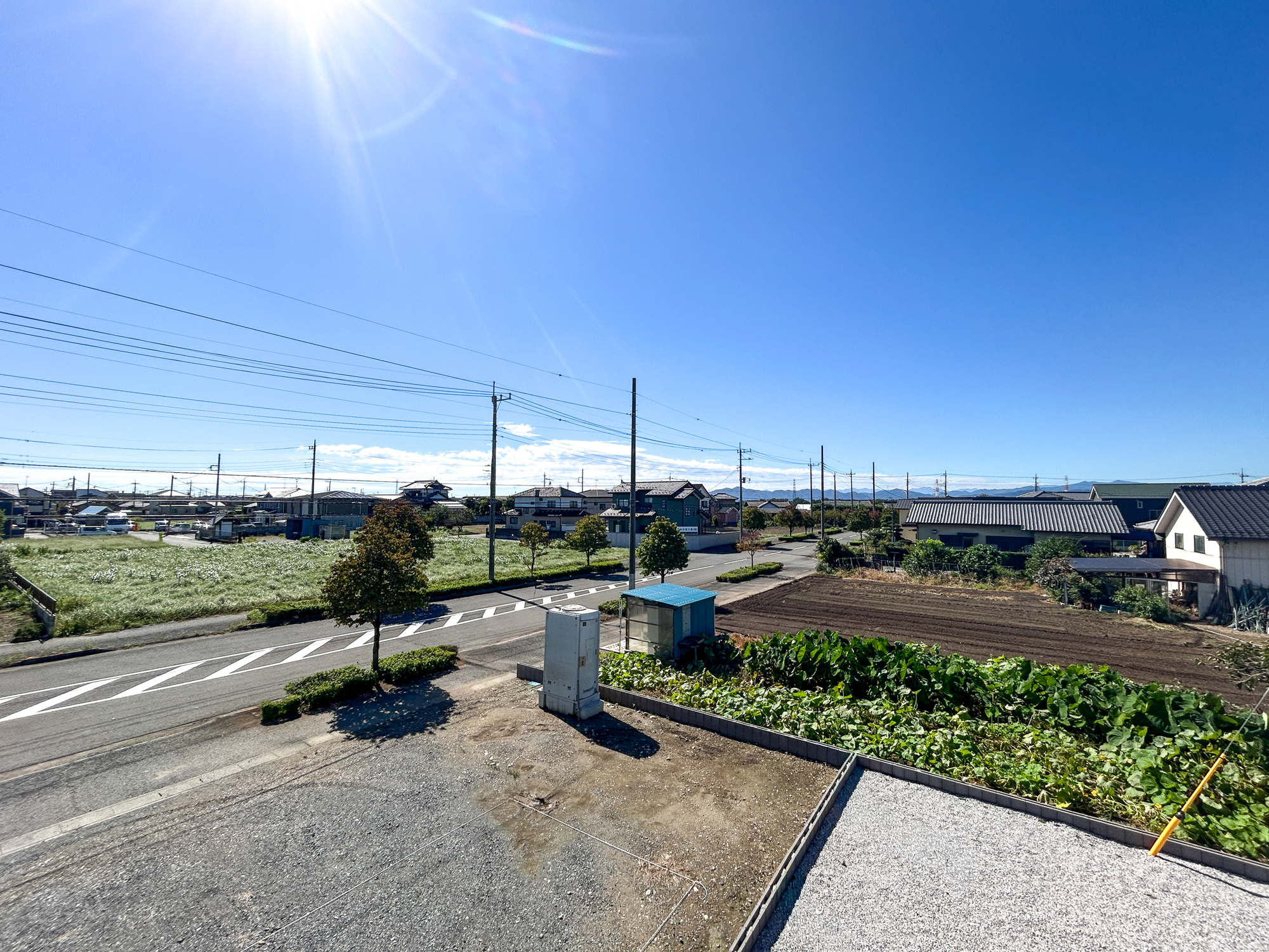 上里町七本木32期　新築住宅全3棟の展望|低層の一戸建てを中心とした街並みが整然と続き、周辺は高い建物が建っていないので、採光や開放性に恵まれ、空が広く緑の多い閑静な趣を感じる環境です。
