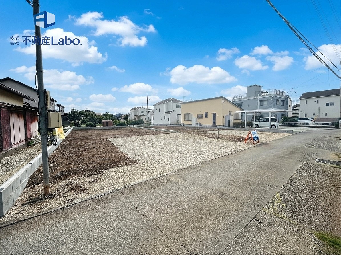 ハートフルタウン　沼津市大諏訪459番　全2棟　の前面道路含む現地写真|A・B号棟ともにWIC、階段前収納など収納豊富♪
