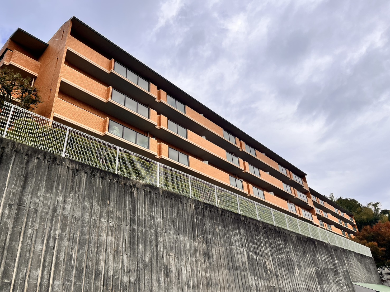 ライオンズマンシヨン宝塚売布Ｃ棟の外観