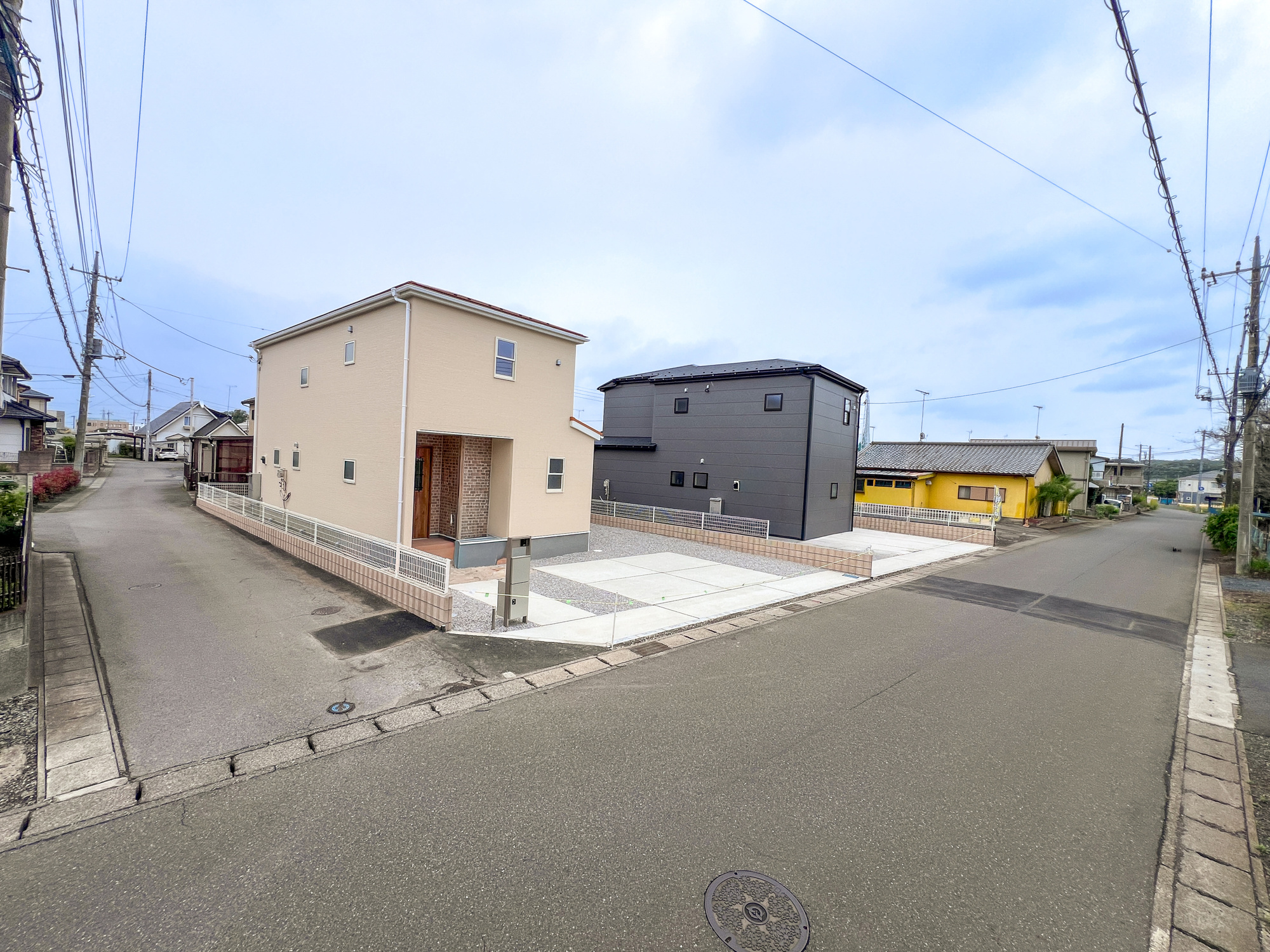 第５栃木市岩舟町静和　新築住宅全２棟の前面道路含む現地写真|閑静な住宅地で子育て家族にピッタリ。毎日のお散歩も快適な緑に恵まれたエリアで、自然に包まれた穏やかな暮らしを実現するための、ゆとりある住環境が整っています。

