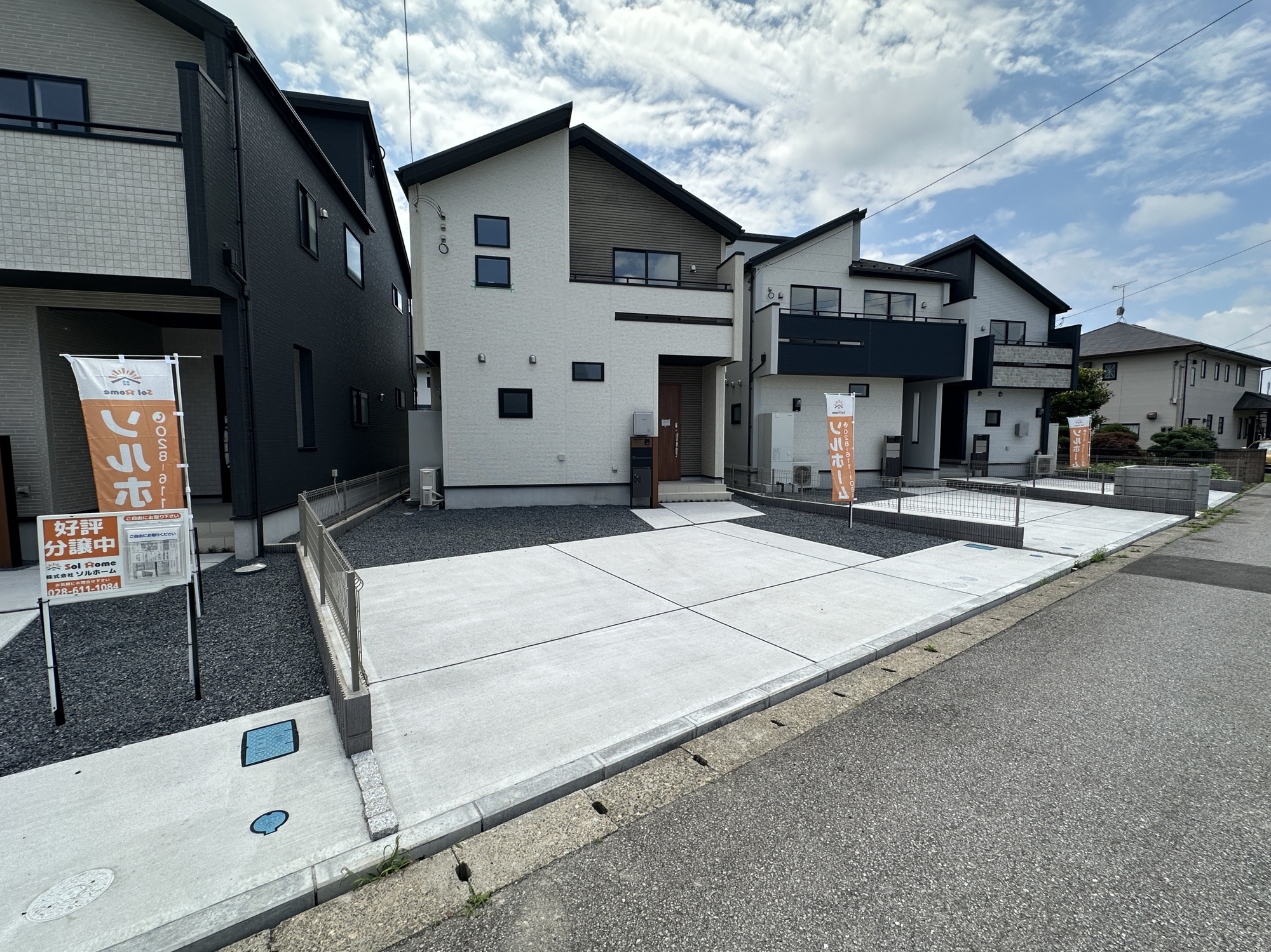 宇都宮市鶴田町の新築一戸建の駐車場|広々とした駐車場には3台駐車が可能♪急な来客も安心ですね！