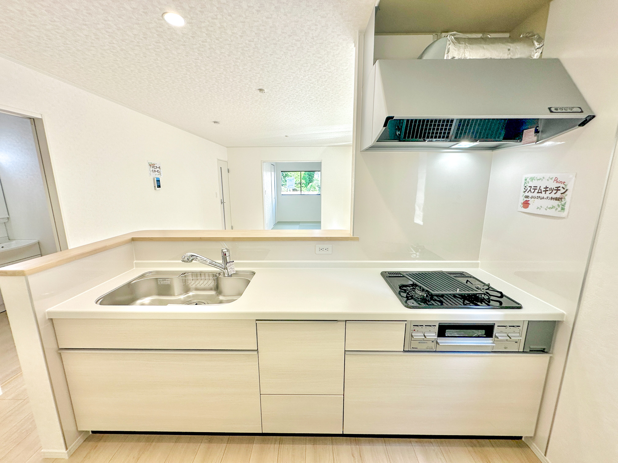 足利市田中町の新築一戸建のキッチン|収納が多いのでキッチンの上は常にきれいに保てます！！
お料理がしたくなるそんな嬉しい・楽しいキッチンです♪