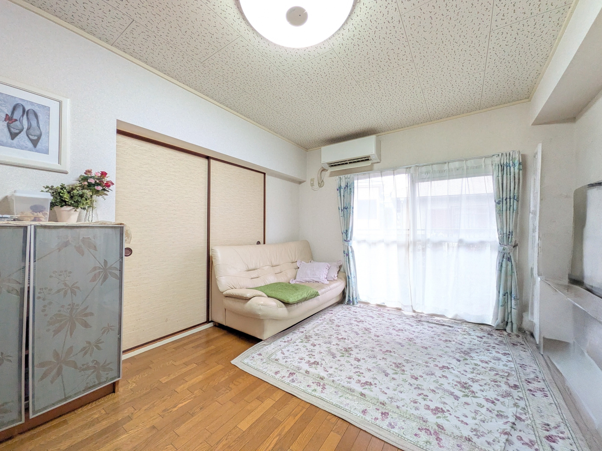 住吉川ダイヤハイツの居間・リビング|東側バルコニーからは住吉川、六甲ライナーが望めます。