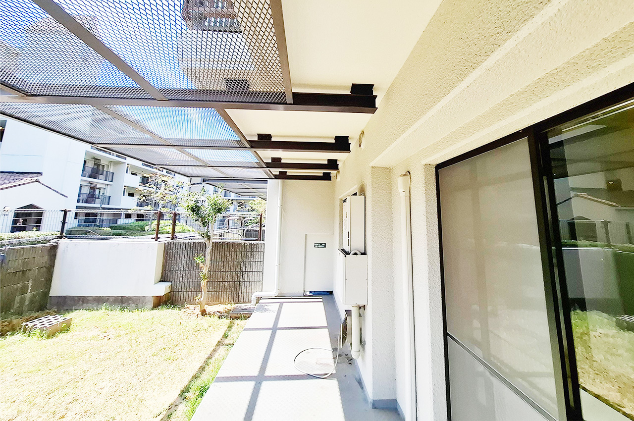 セントポリア金剛東G棟の庭|テラス・専用庭：約9.96m2のテラスと約21.82m2の専用庭です。