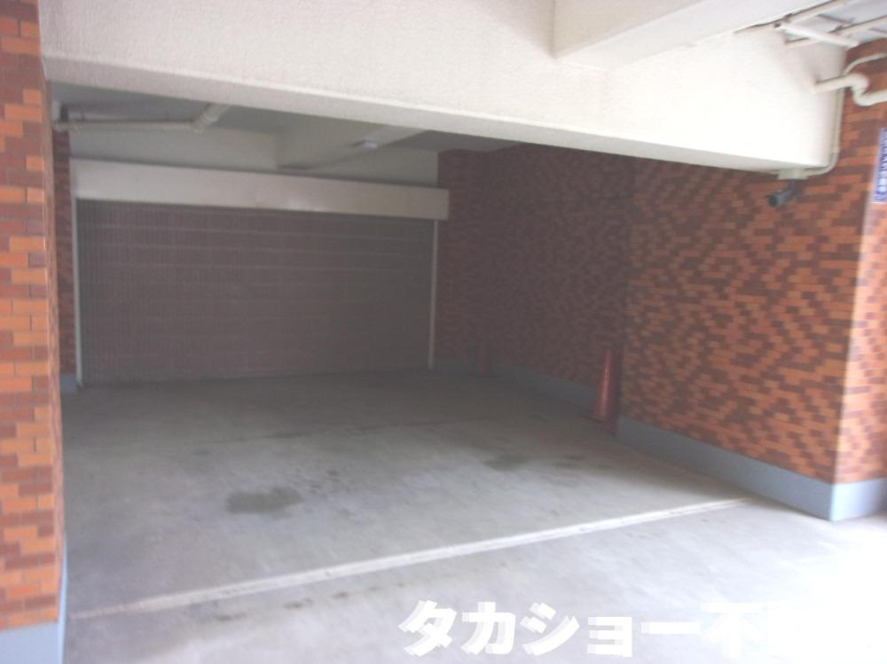 グリーンハイツ浜野の駐車場|こちらの駐車場が専用使用権として付随されております!!屋根付で駐車場2台付!!