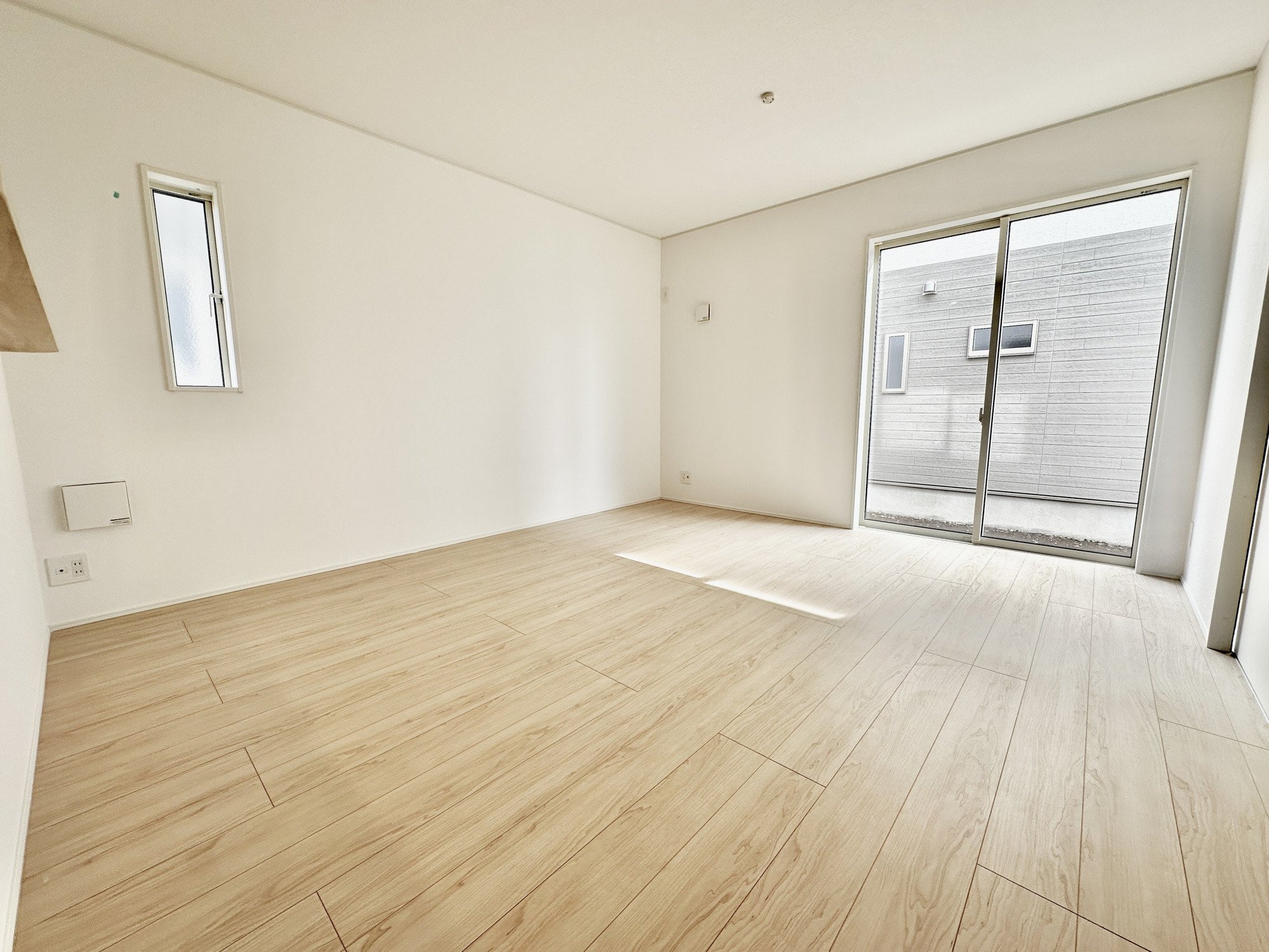 真岡市さくら１丁目の新築一戸建の居間・リビング|ここにはみんなが集い、食事と楽しい会話が始まる。話に夢中になりすぎて、ついつい時を忘れてしまう。そんな束の間の幸せを感じさせてくれる場所。