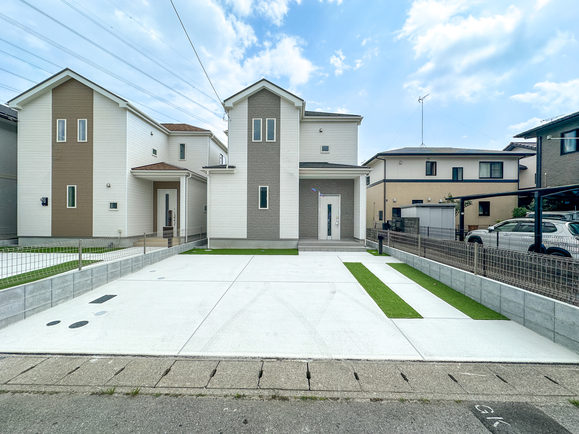 宇都宮市簗瀬町の新築一戸建の駐車場|車庫土間施工、駐車2台可能です(^^♪