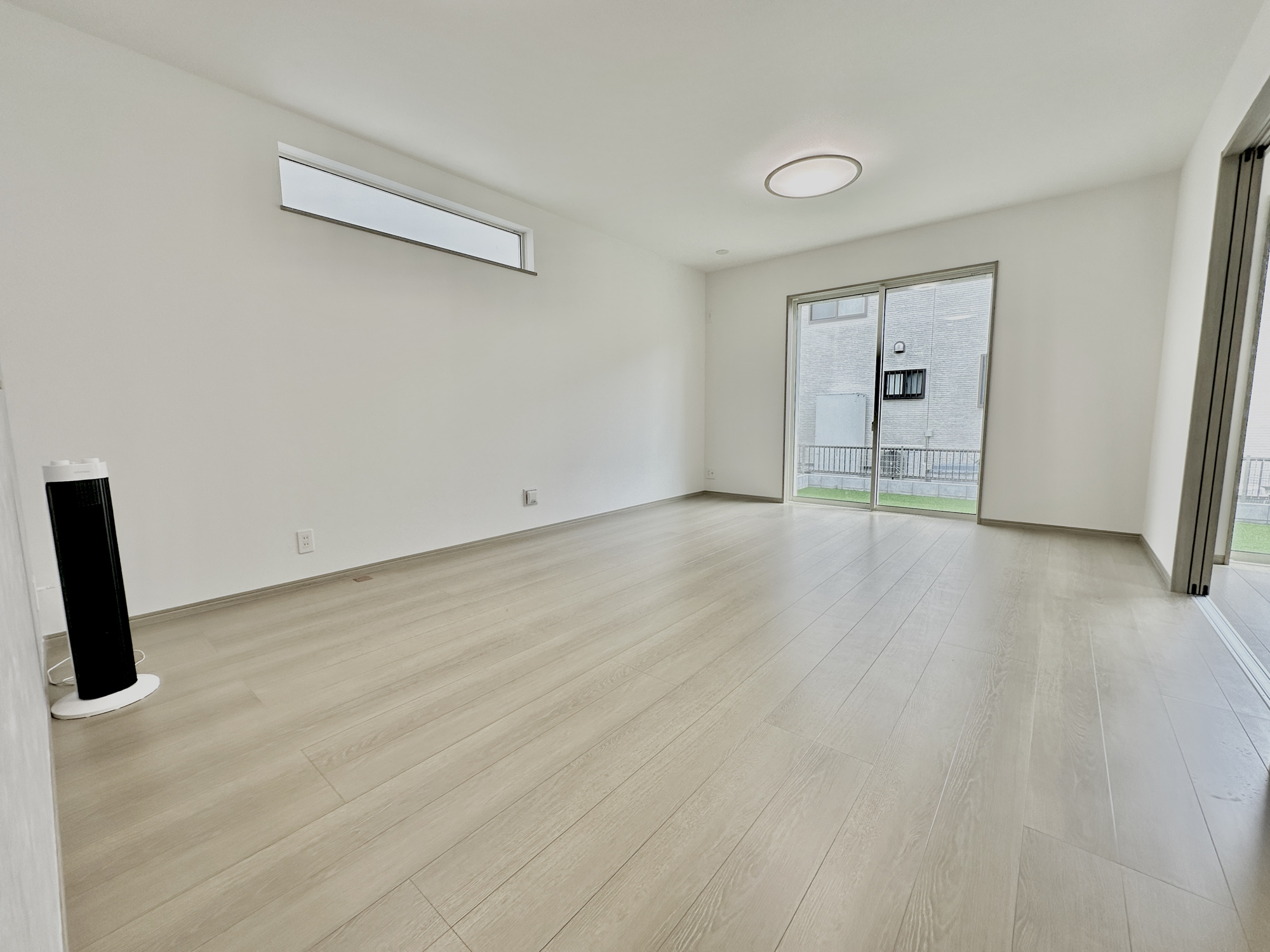 宇都宮市簗瀬町の新築一戸建の居間・リビング|ここにはみんなが集い、食事と楽しい会話が始まる。話に夢中になりすぎて、ついつい時を忘れてしまう。そんな束の間の幸せを感じさせてくれる場所。